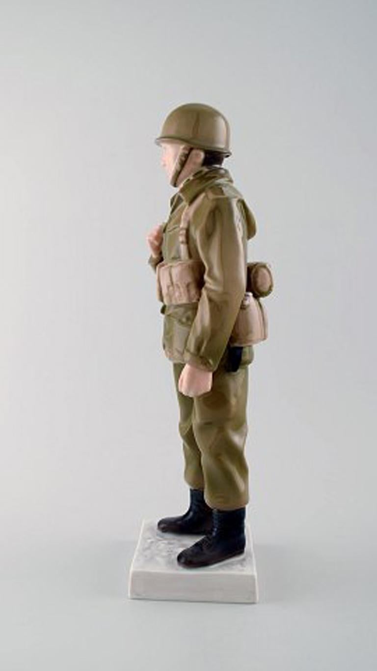 Bing & Grondahl / B&G figure in porcelain, soldier/gunner in combat uniform. # 2444. Denmark, mid-20th century.
1st. factory quality. In perfect condition.
Measures: Height 30 cm.