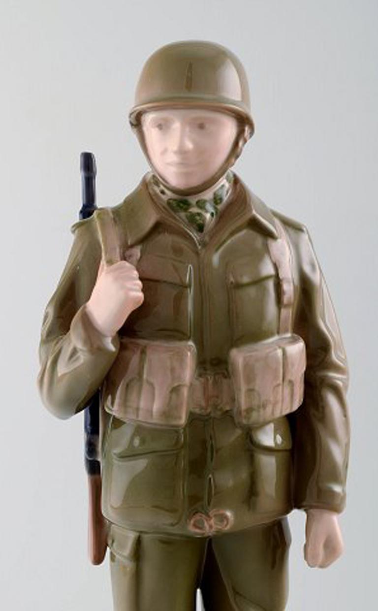 Bing & Grondahl / B&G Figure in Porcelain, Soldier/Gunner in Combat Uniform In Excellent Condition In Copenhagen, DK