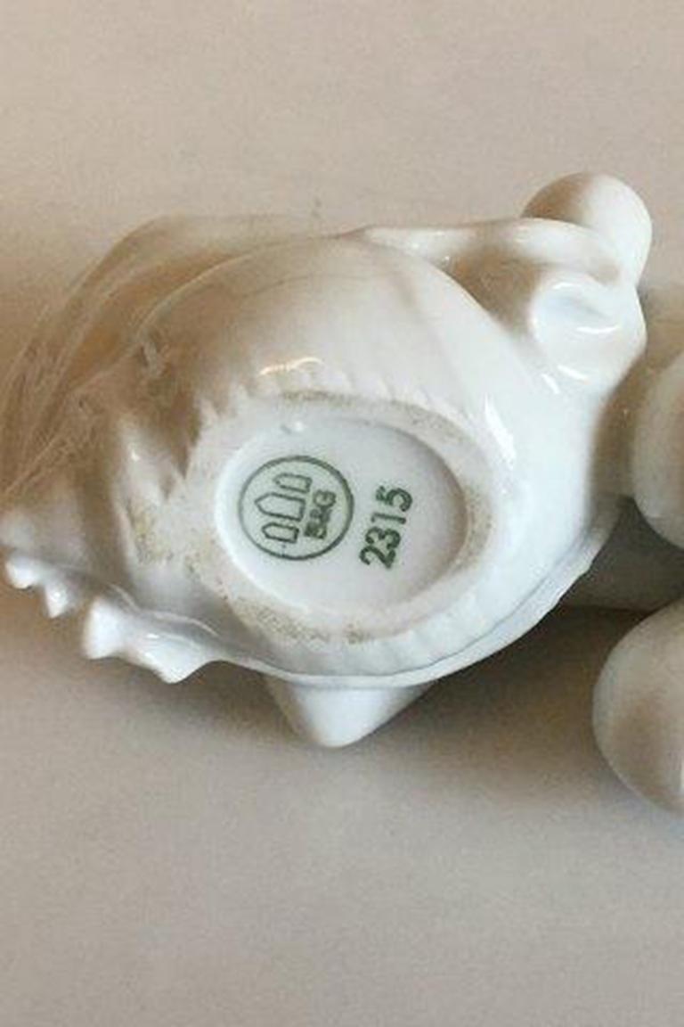 Bing & Grondahl Blanc de Chine Figurine of Child with Seashell No 2315 In Good Condition For Sale In Copenhagen, DK