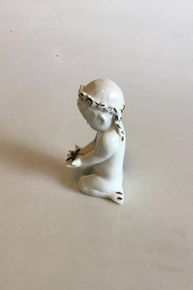 Bing & Grondahl Blanc de Chine figurine of child with starfish No 2265. Decorated with gold.

Measures 11 cm / 4 21/64 in.