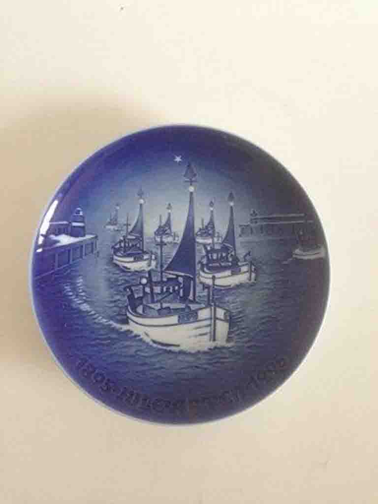 Bing & Grondahl Christmas Jubilee Plate from 1995 For Sale