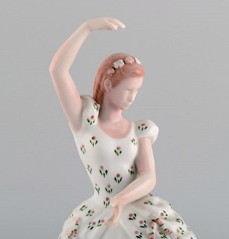 B & G / Bing & Grondahl, Columbine porcelain figurine, number 2355.
1st. factory quality.
Measure: Height 24.5 cm.
In perfect condition.