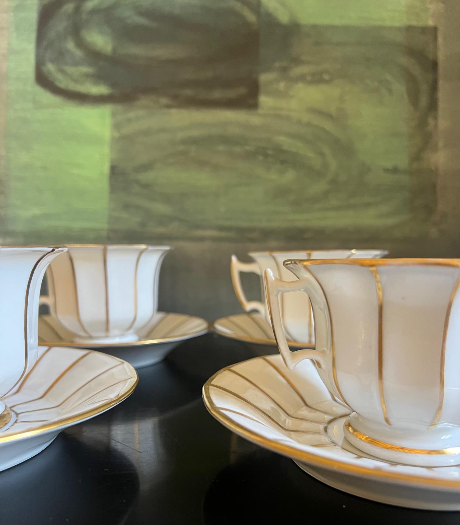 Milieu du XXe siècle Tasses et soucoupes en porcelaine danoise Bing & Grondahl, lot de 4 en vente