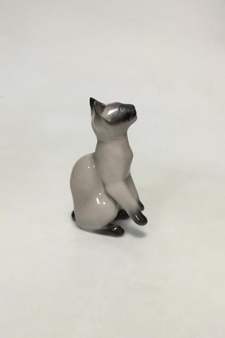 Bing & Grondahl figure of Siamese cat No 2308. 

Measures 14 cm (5 33/64 in.).
   