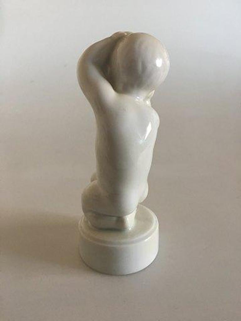 Bing & Grondahl Figurine Headache No 2206 and is in good condition. Designed by Svend Lindhart.

Measures 11.5 cm / 4 17/32 in.