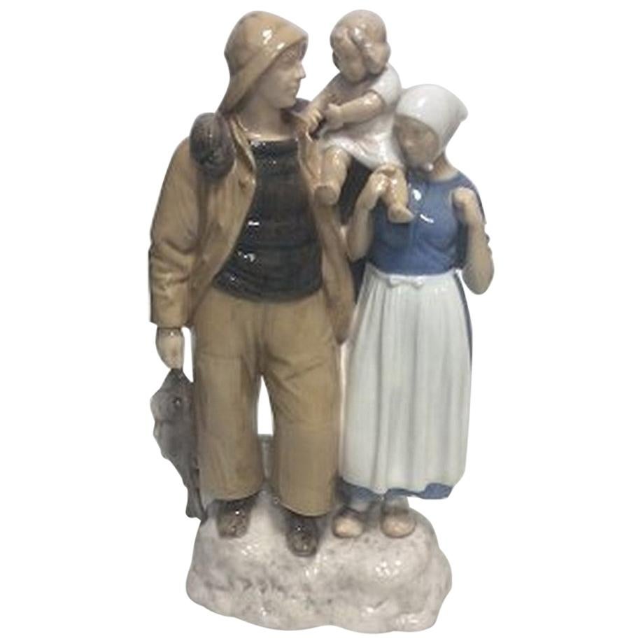 Bing & Grondahl figurine of Fisherman family no 2025.

Measure 32cm /12.60