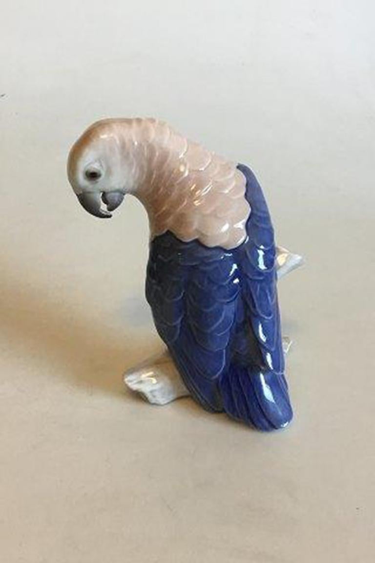 Bing & Grondahl figurine of parrot no 2019.

Measures 14.5 cm / 5 45/64 in.