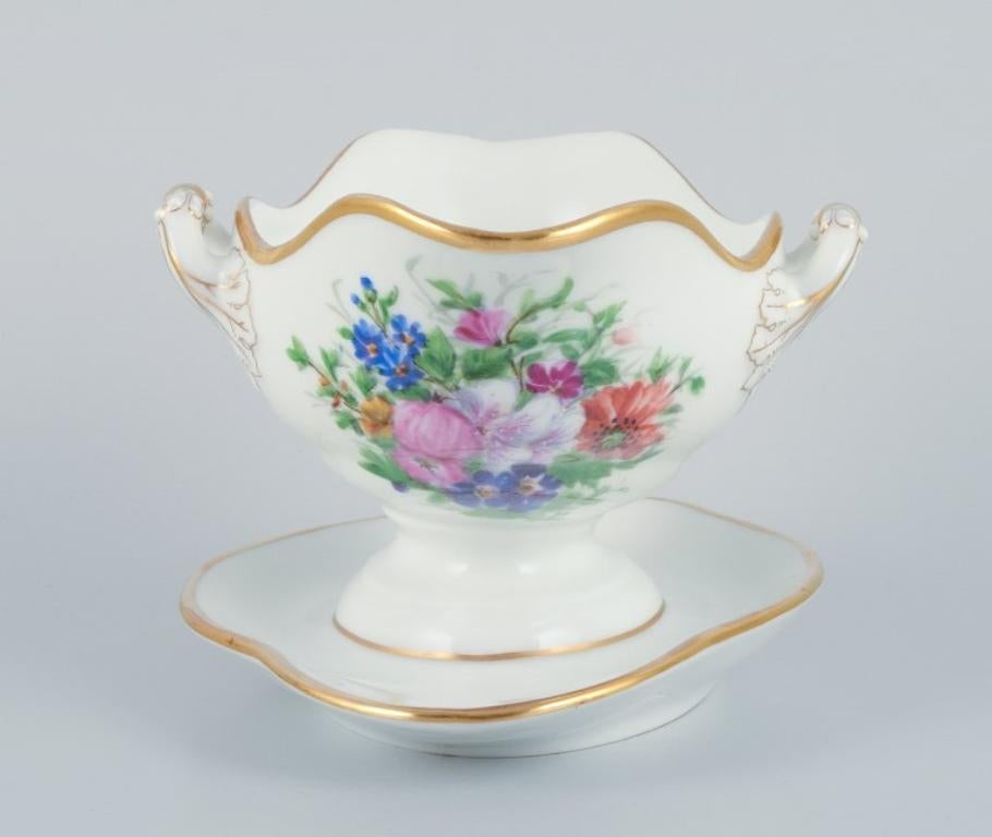 Danish Bing & Grondahl, hand-painted sauce boat with flower motifs and gold rim For Sale