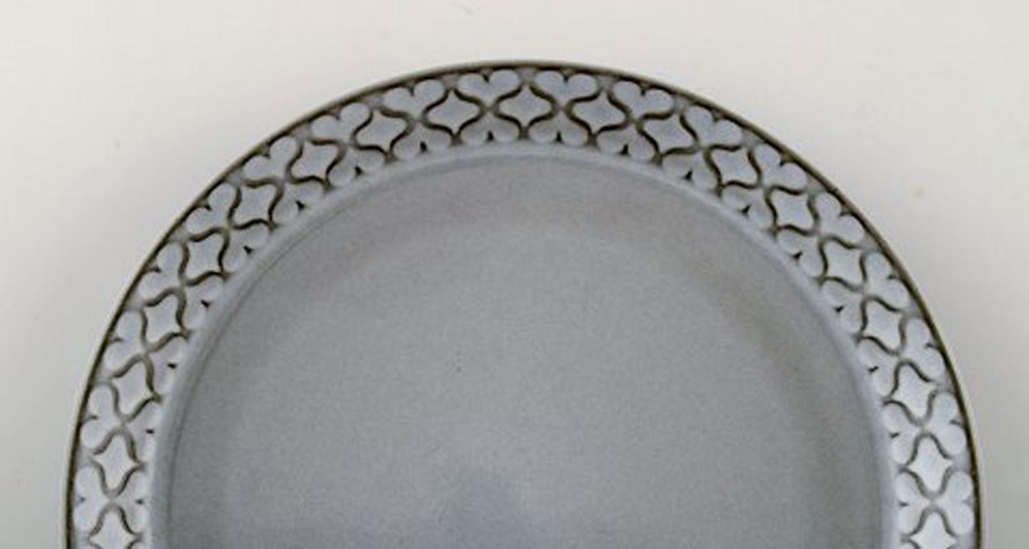 Bing & Grondahl number 308. Set of 18 dinner plates.
B & G Grey Cordial Quistgaard Nissen Kronjyden stoneware.
Measures: 16.8 cm.
In perfect condition.
Stamped Kronjyden or Bing & Grondahl Copenhagen Stoneware: Designed for Kronjyden Nissen Jens