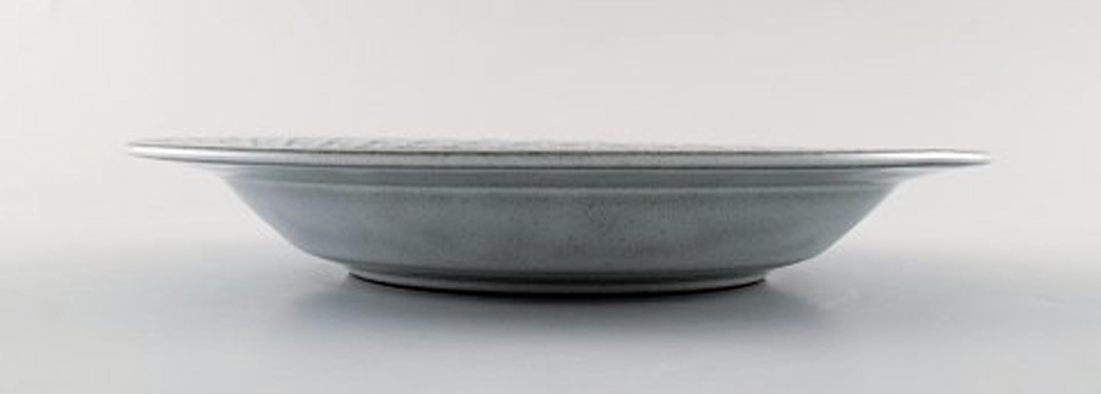 Bing & Grondahl number 322. Set of 7 deep plates.
B & G Grey Cordial Quistgaard Nissen Kronjyden stoneware.
Measures: 21.2 cm. Height 3 cm.
In perfect condition.
Stamped Kronjyden or Bing & Grondahl Copenhagen Stoneware: Designed for Kronjyden