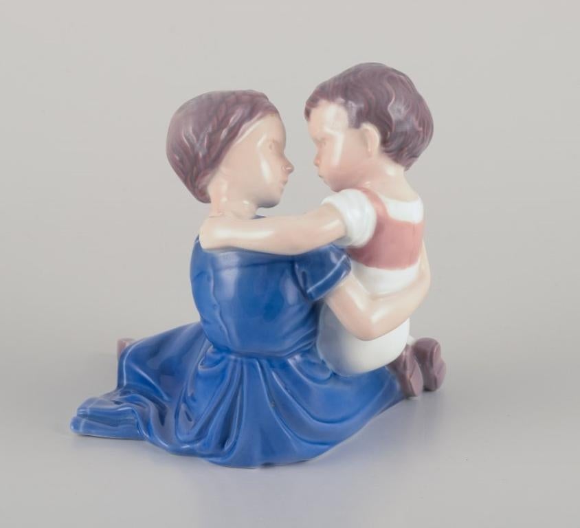 Bing & Grondahl, figurita de porcelana de madre y niño.
Número 1568. 
Data de los años 1920/30.
Marcado.
Primera calidad de fábrica.
En perfecto estado.
Dimensiones: An 12,0 cm. x Al 12,0 cm.



