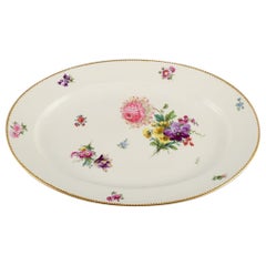 Bing & Grondahl, Sächsische Blume. Großes handbemaltes Serviergeschirr aus Porzellan.