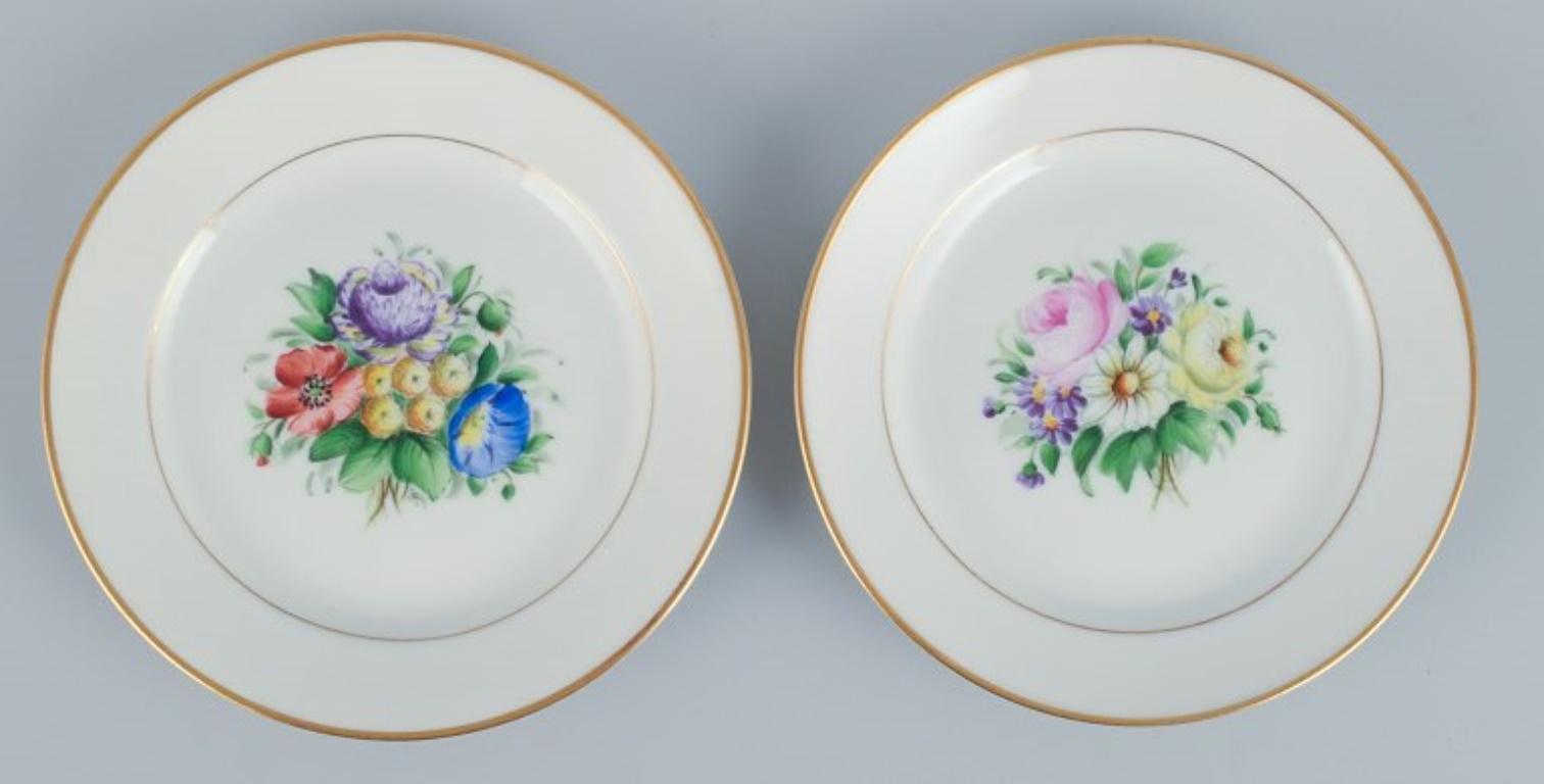 Bing & Grondahl, set of fourteen plates hand-painted with flowers. In Excellent Condition For Sale In Copenhagen, DK