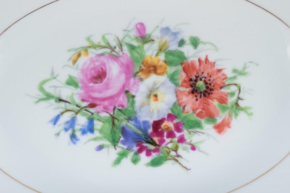 Bing & Grondahl, zwei ovale Platten mit Blumenmotiven und goldenem Rand (Dänisch) im Angebot