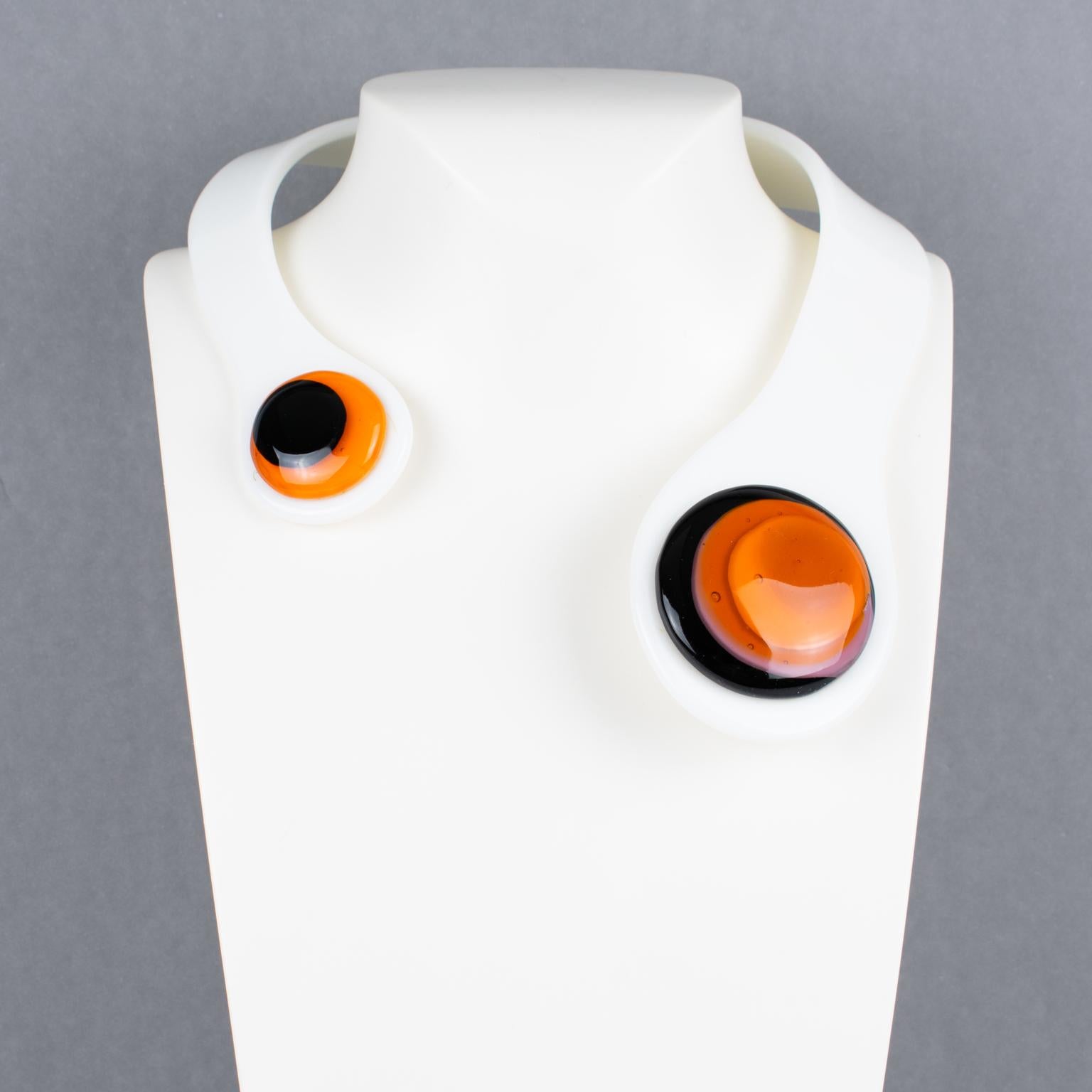 Binglaba Italie, collier en acrylique de l'ère spatiale moderne avec cabochon en verre d'art de Murano Excellent état - En vente à Atlanta, GA