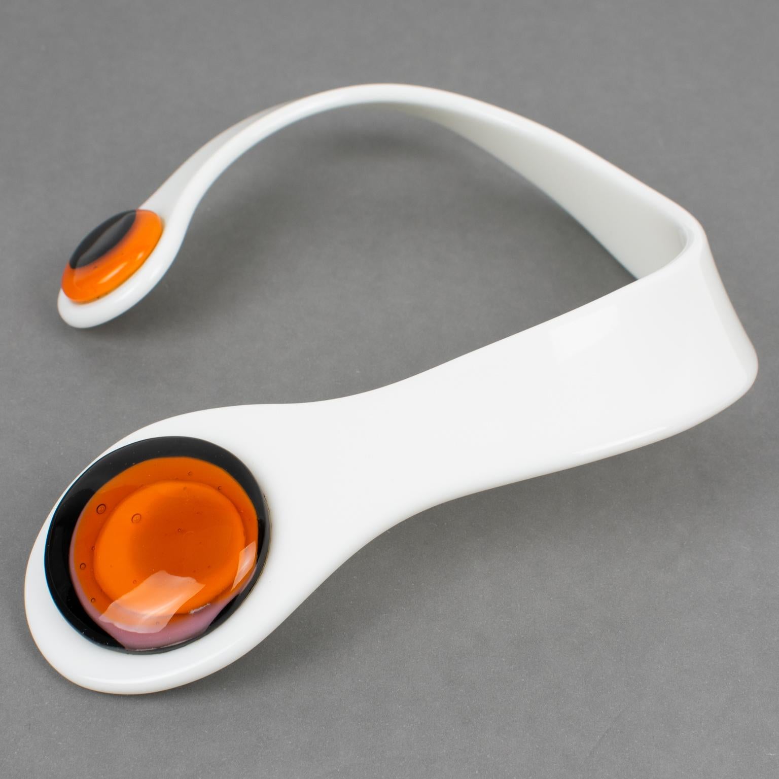 Binglaba Italie, collier en acrylique de l'ère spatiale moderne avec cabochon en verre d'art de Murano Unisexe en vente