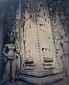 Daguerreotypie „Divinities of Angkor Wat #1“ auf silberner Tempelwand aus Kambodia 