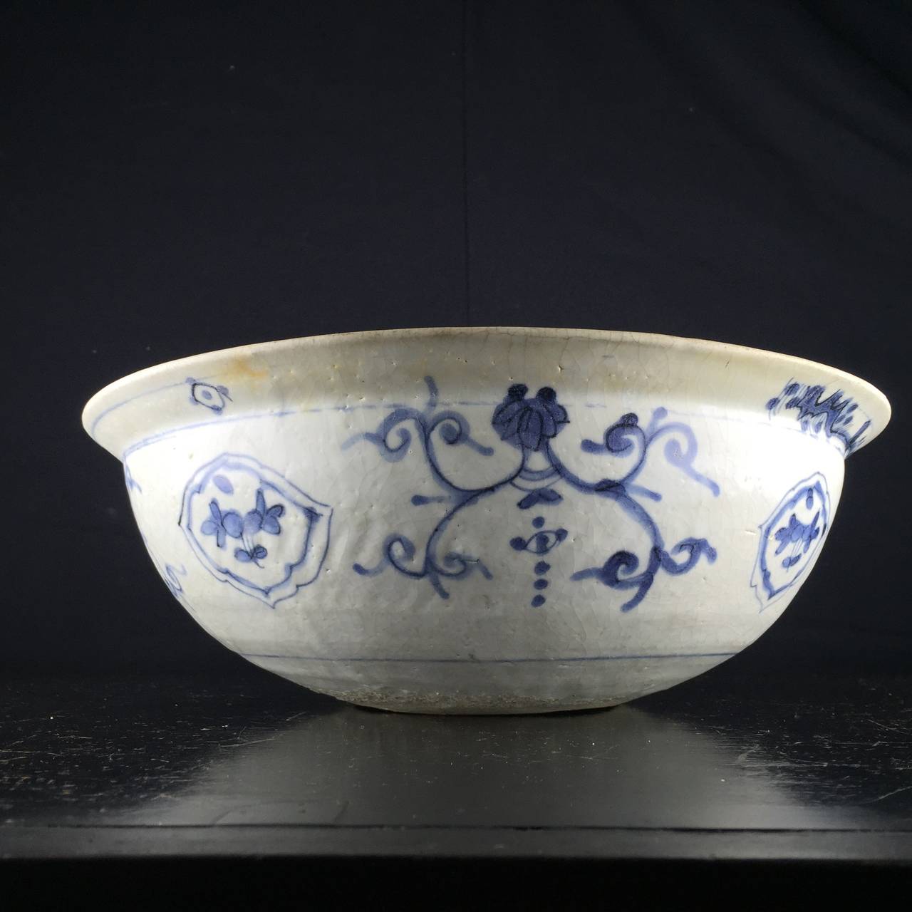 Ming Binh Thuan Shipwreck Bowl, Swatow Ware Zhangzhou Porcelain, circa 1608 For Sale