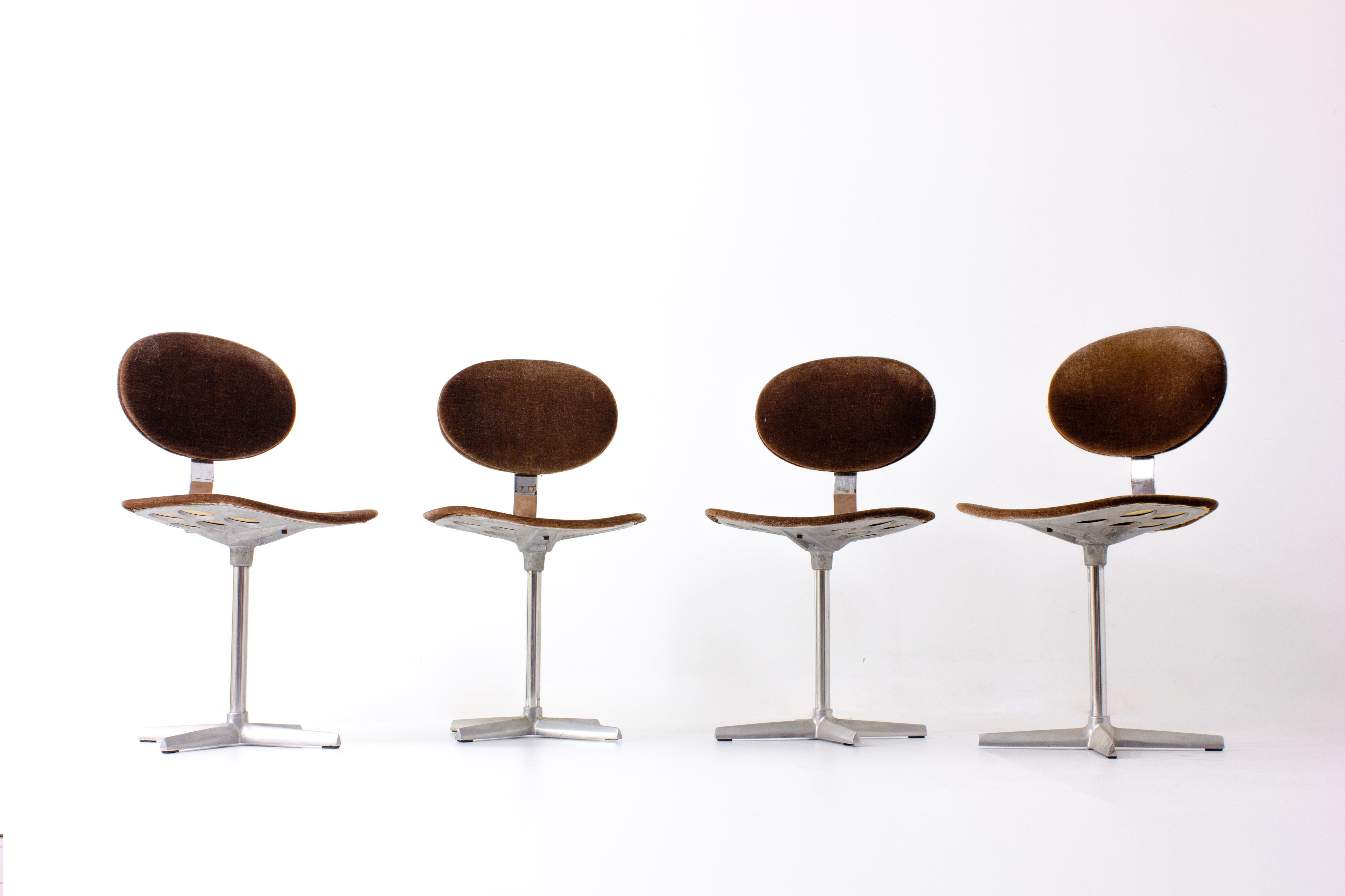 A rare set of 4 Binocle chairs by Georges Vanrijk for Beaufort from the 1960s. These cute looking chairs have two similar looking round shaped surfaces which creates the idea of a pair of binocles. The base is in polished die-cast aluminum, back