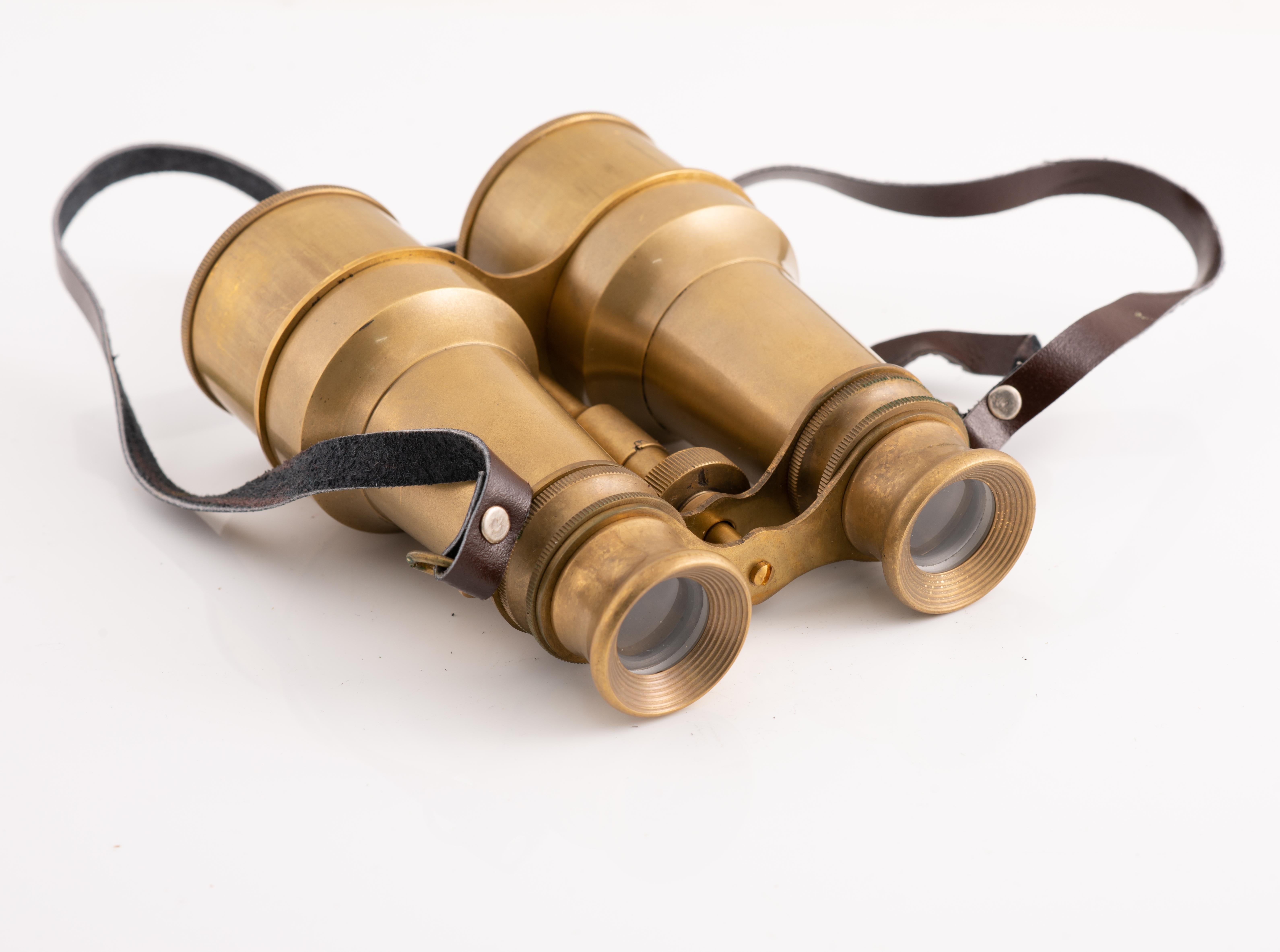 Binoculars with an antique finish. Gold-plated metal, other.  20th century. État moyen - En vente à Madrid, ES
