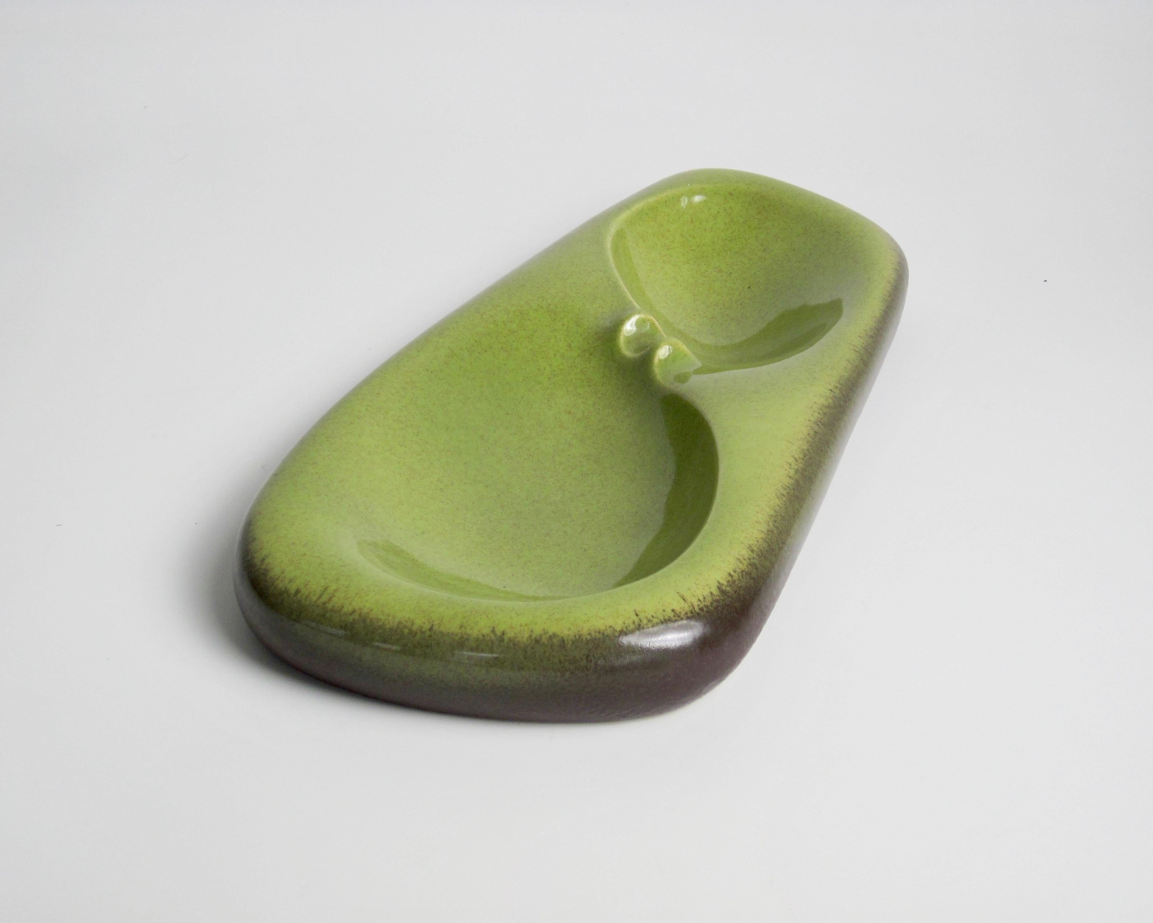 A green and brown biomorphic ashtray sculpture designed by Arno Scheiding. 
Signed Arno Scheiding T-704