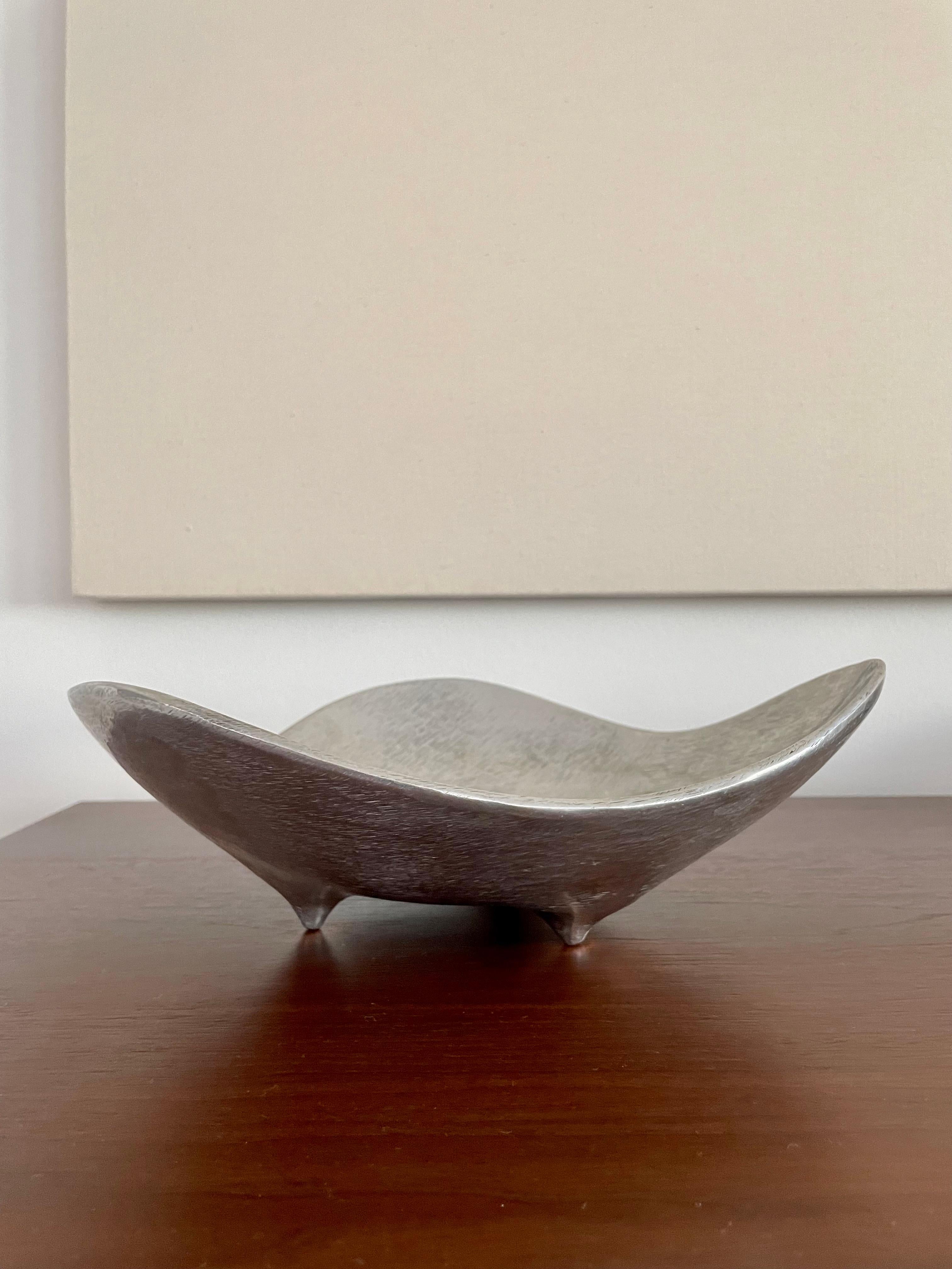 Biomorphic bowl by Bruce C. Fox, 1960s.

Cast and polished aluminum bowl with etchings.

Signed on the underside.