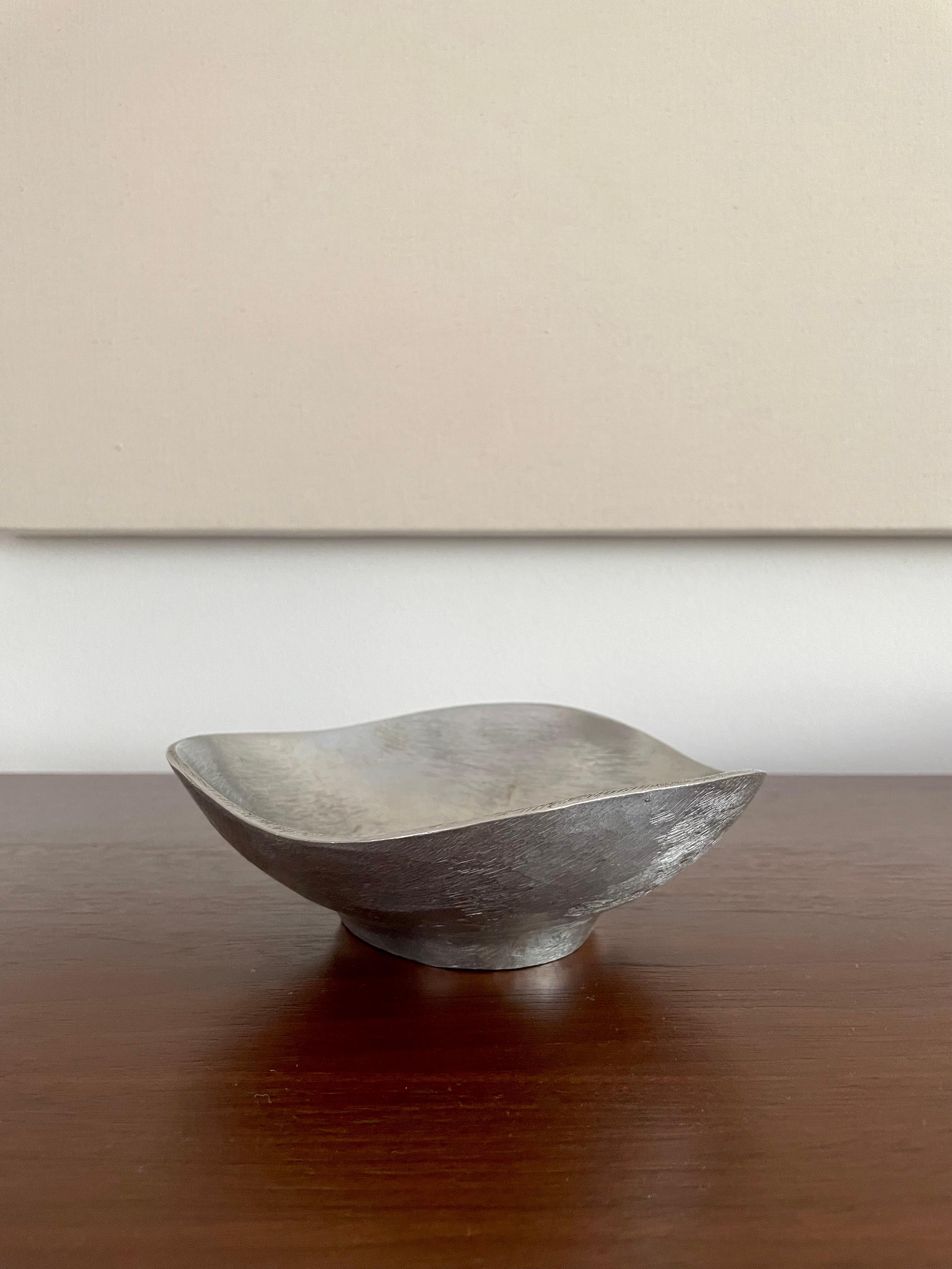 American Biomorphic Bowl by Bruce C. Fox, 1960s For Sale