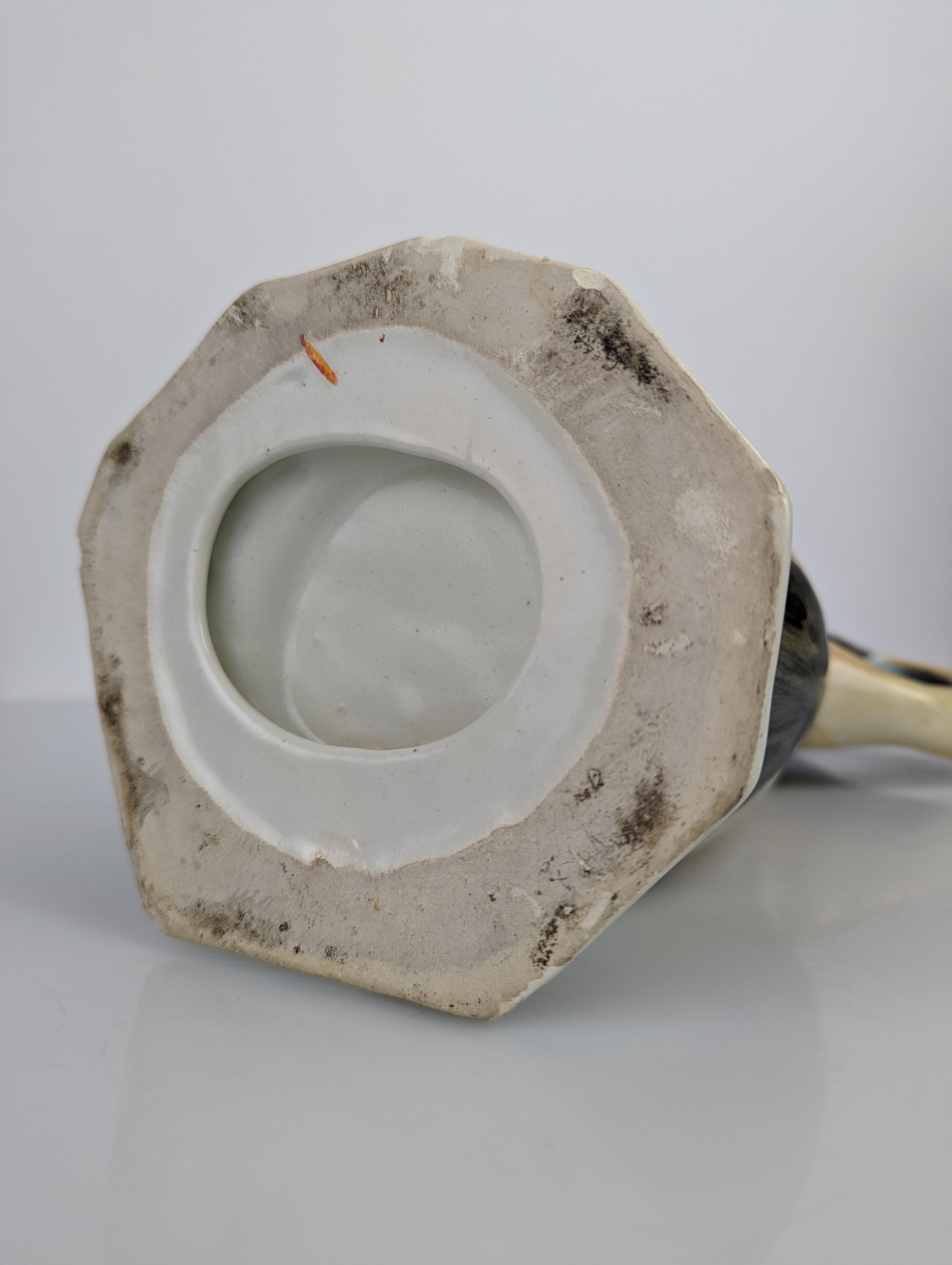 Céramique Sculpture biomorphique en céramique de forme féminine Vase Style moderne Europe 20e siècle en vente