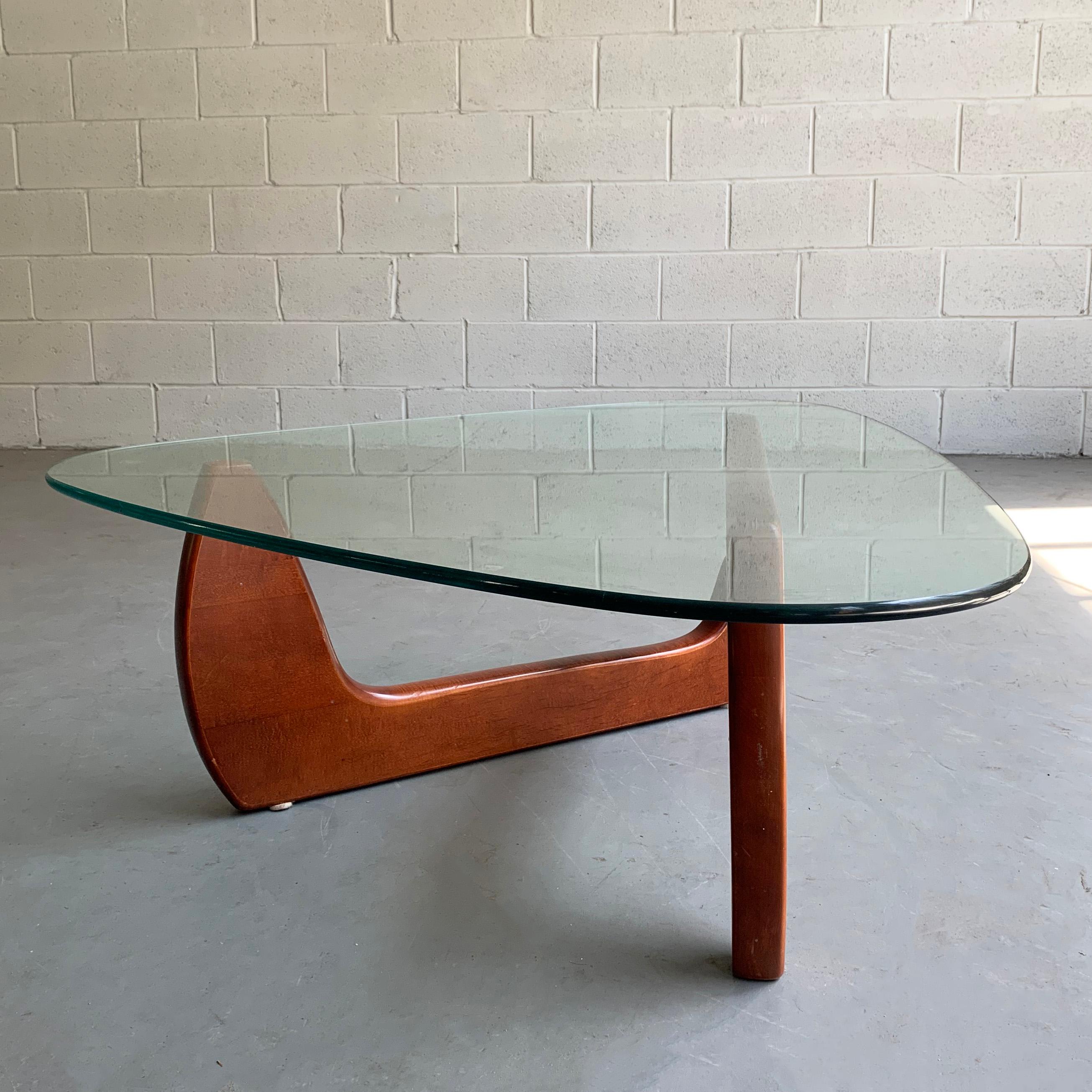 Mid-Century Modern Biomorphic Coffee Table in the Style of Isamu Noguchi