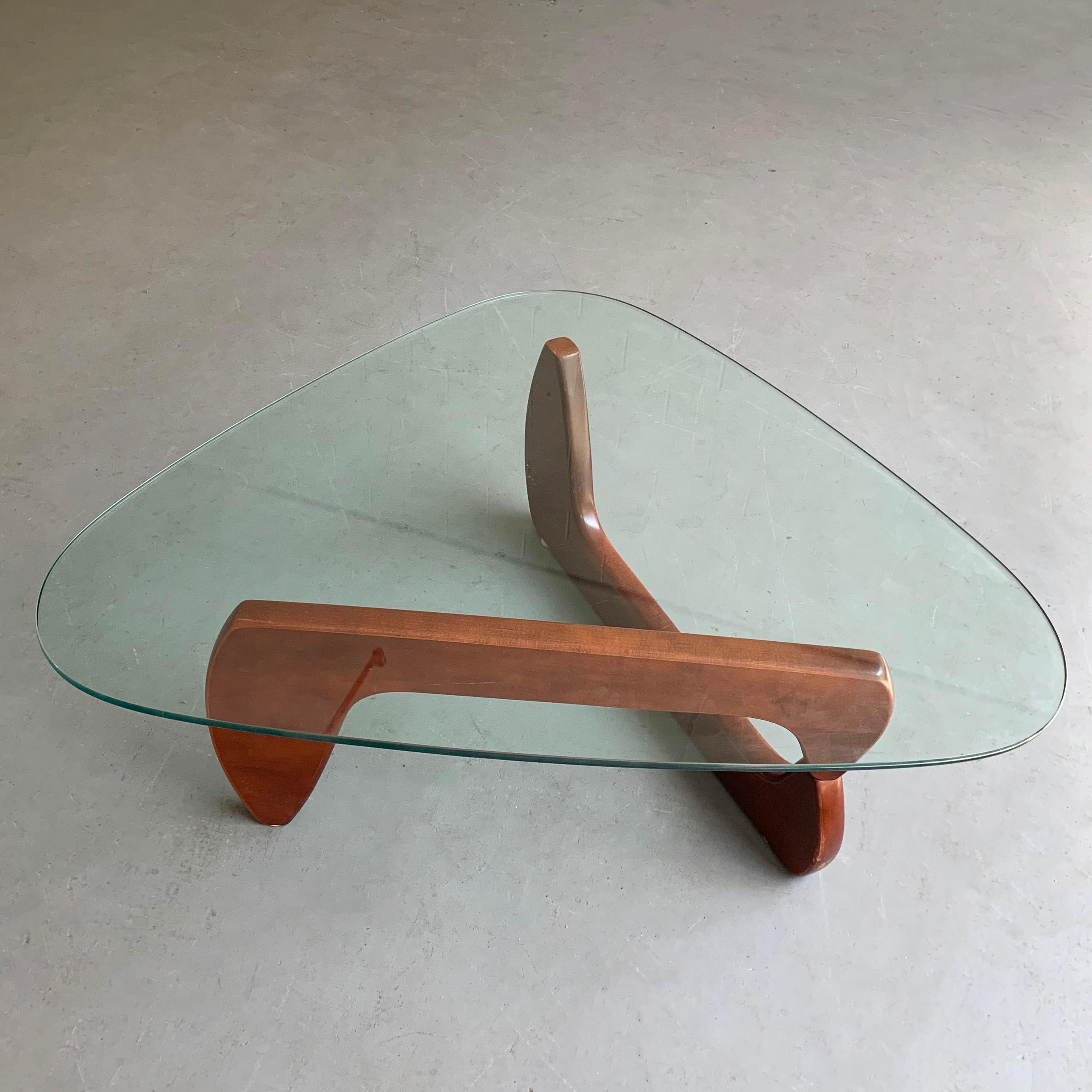 American Biomorphic Coffee Table in the Style of Isamu Noguchi