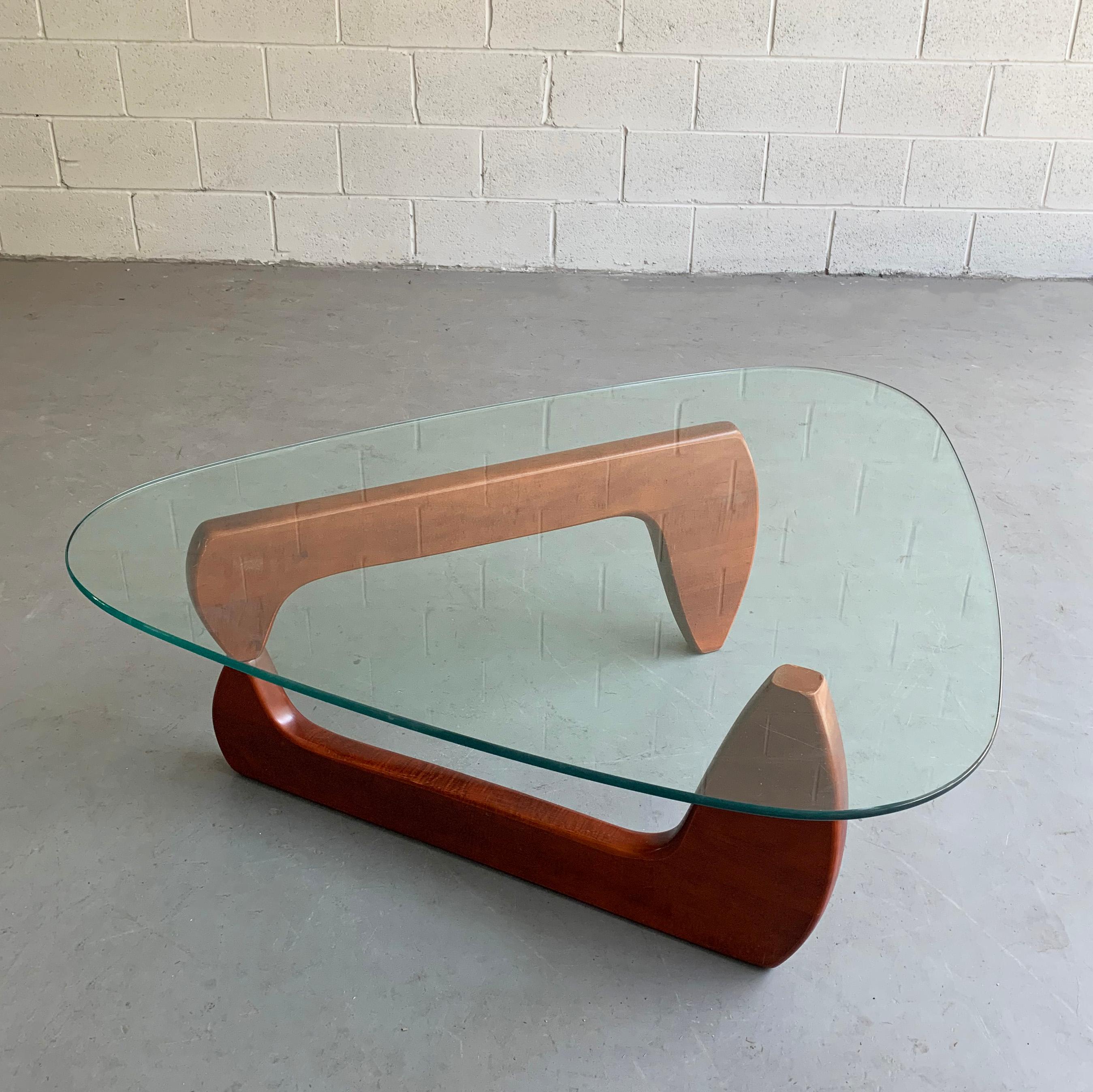 Biomorphic Coffee Table in the Style of Isamu Noguchi In Good Condition In Brooklyn, NY