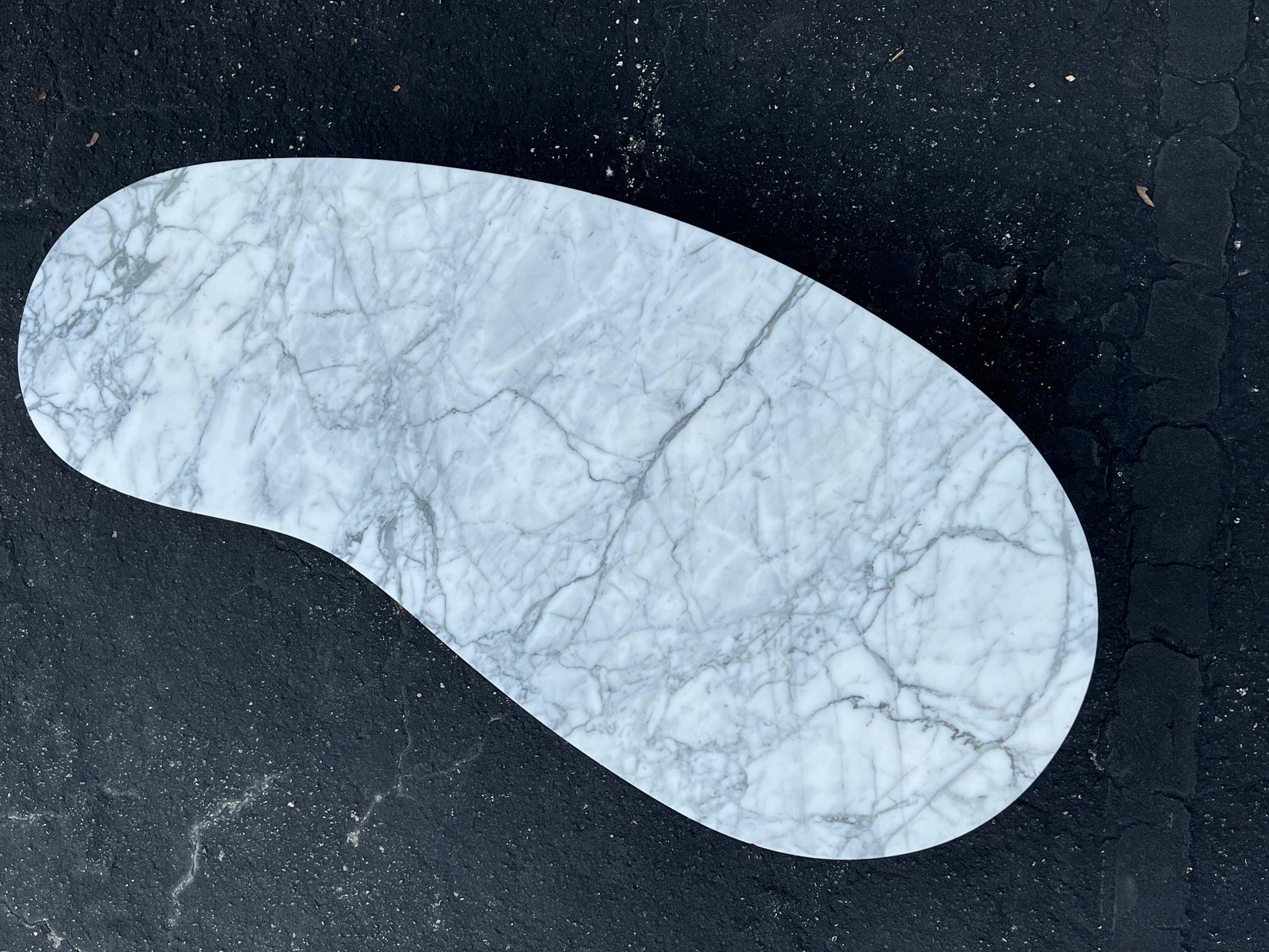 Table basse biomorphique avec plateau en marbre italien  en vente 6