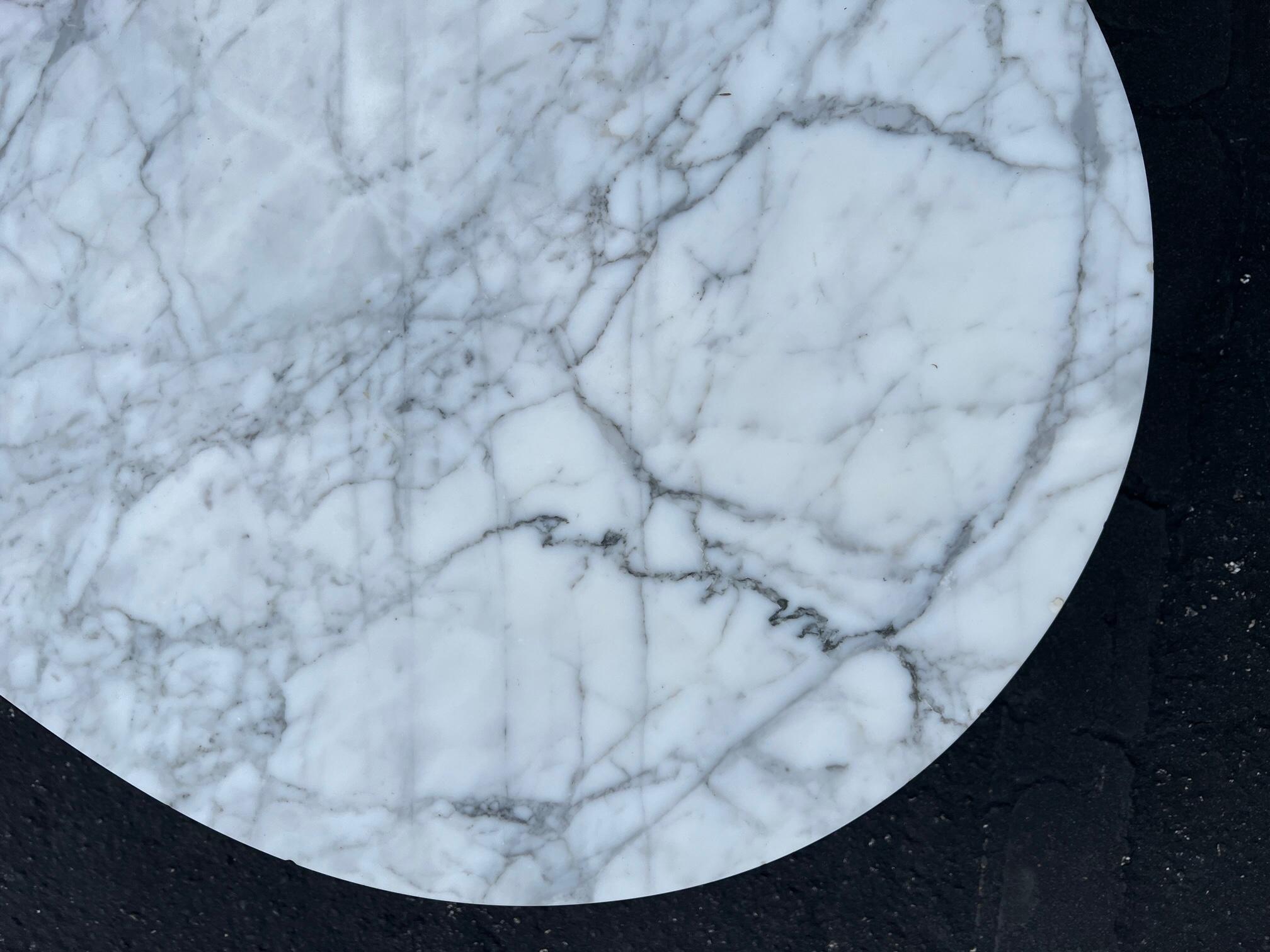 Table basse biomorphique avec plateau en marbre italien  en vente 7