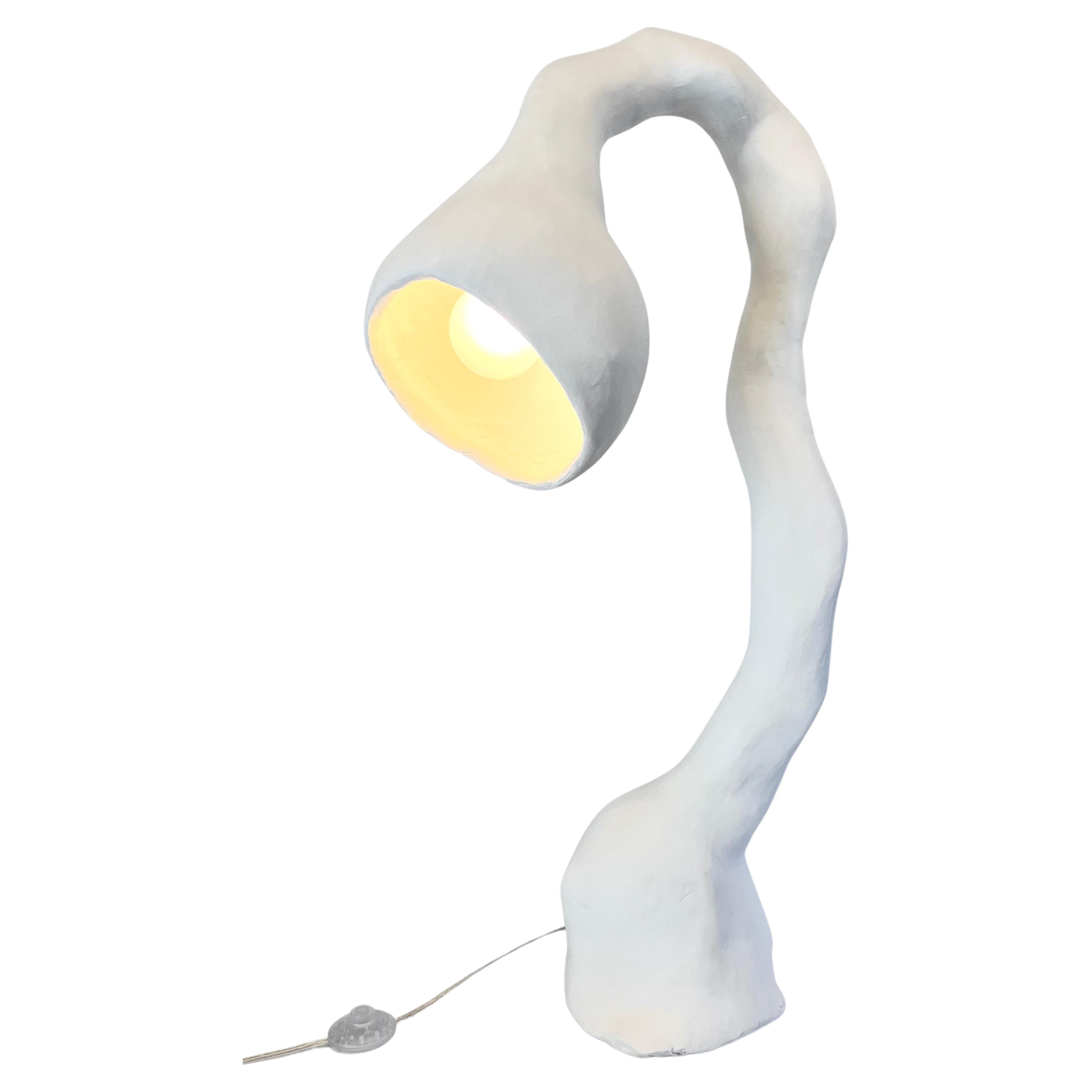 Lampadaire biomorphique N.5 de Studio Chora, lumière sur pied, pierre blanche, en stock