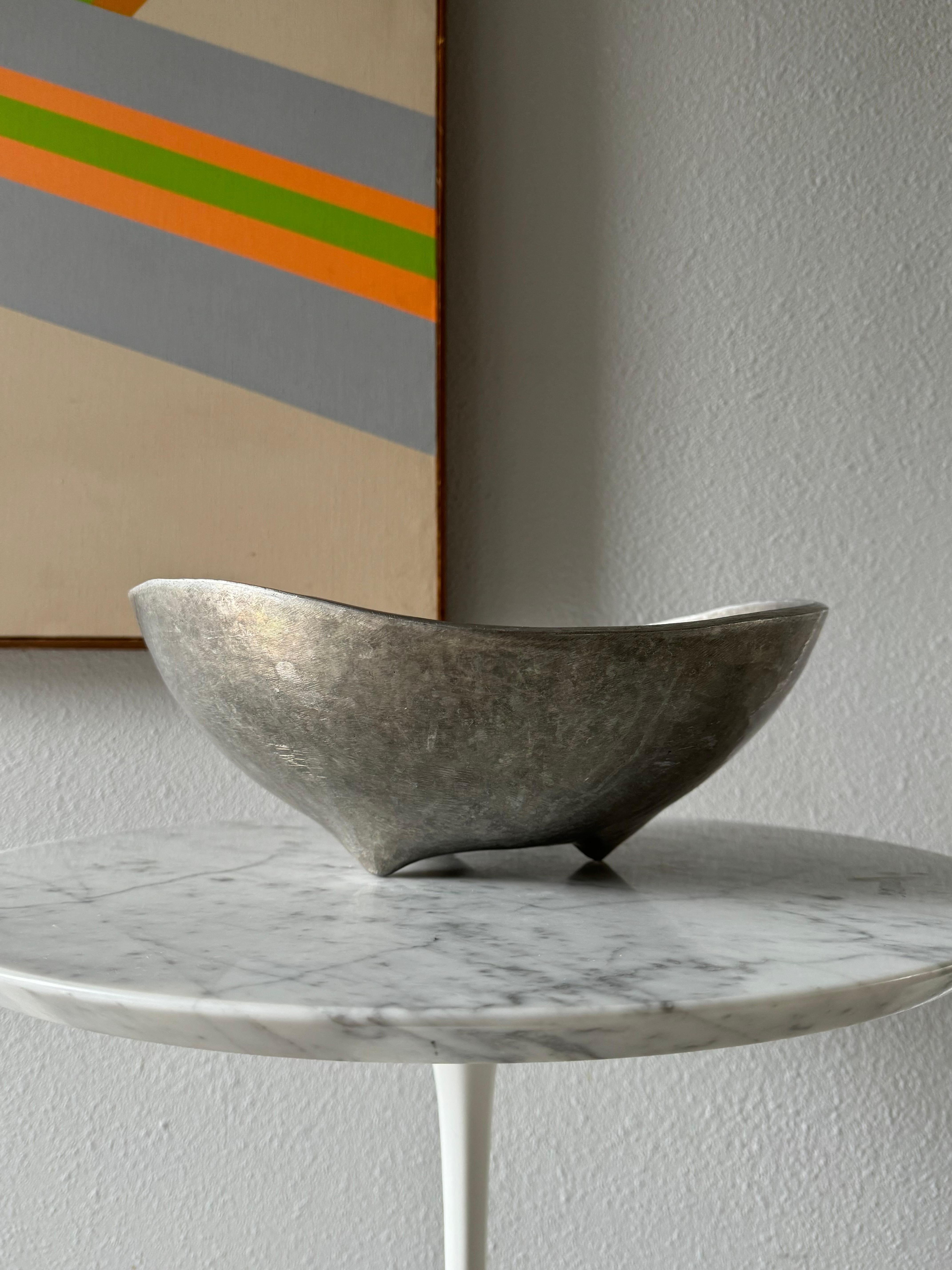 Mid-Century Modern Biomorphic Footed Bowl By Bruce Fox, USA Circa 1970s For Sale