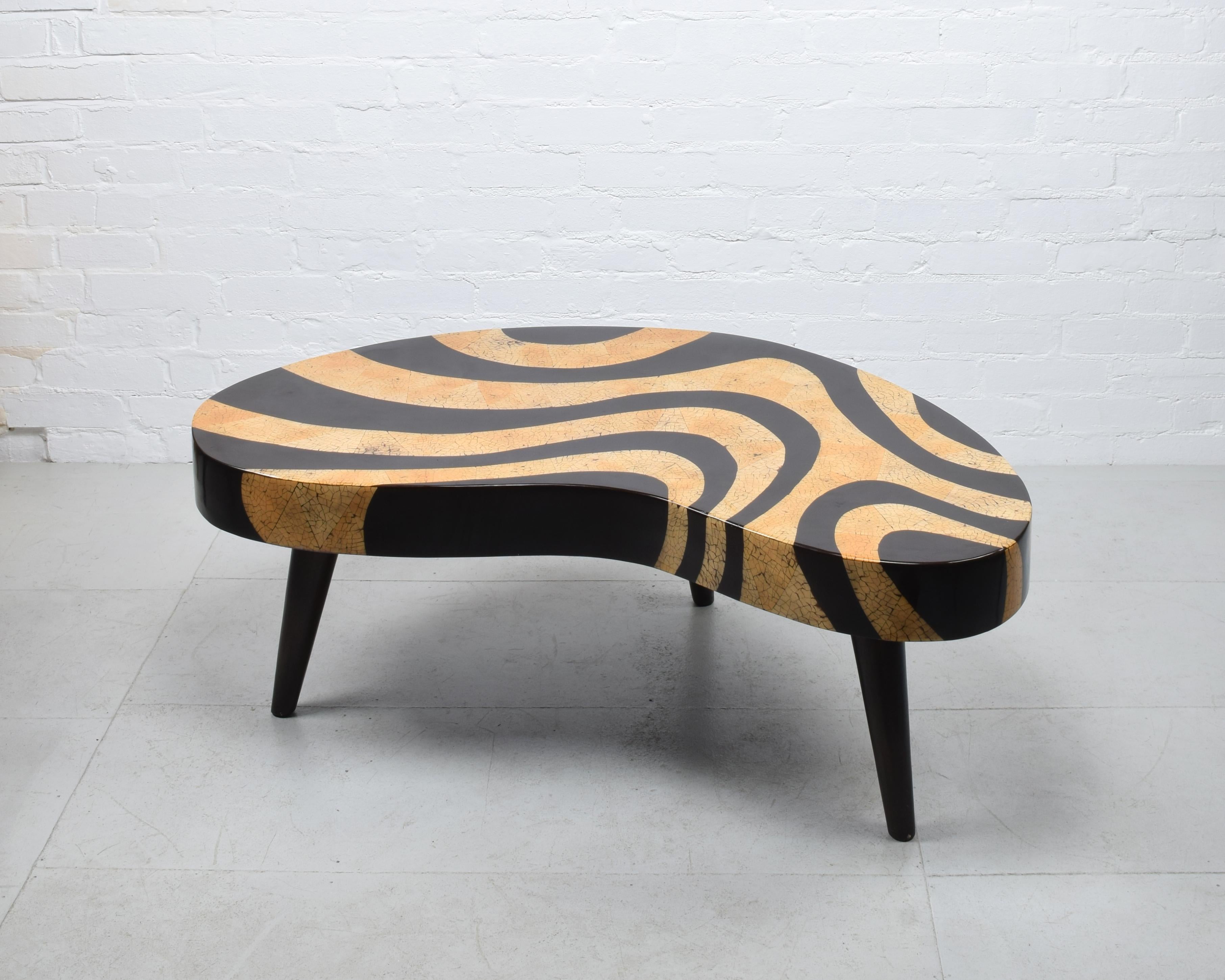 British Biomorphic kidney-shaped coffee table with faux eggshell lacquer mosaic pattern For Sale