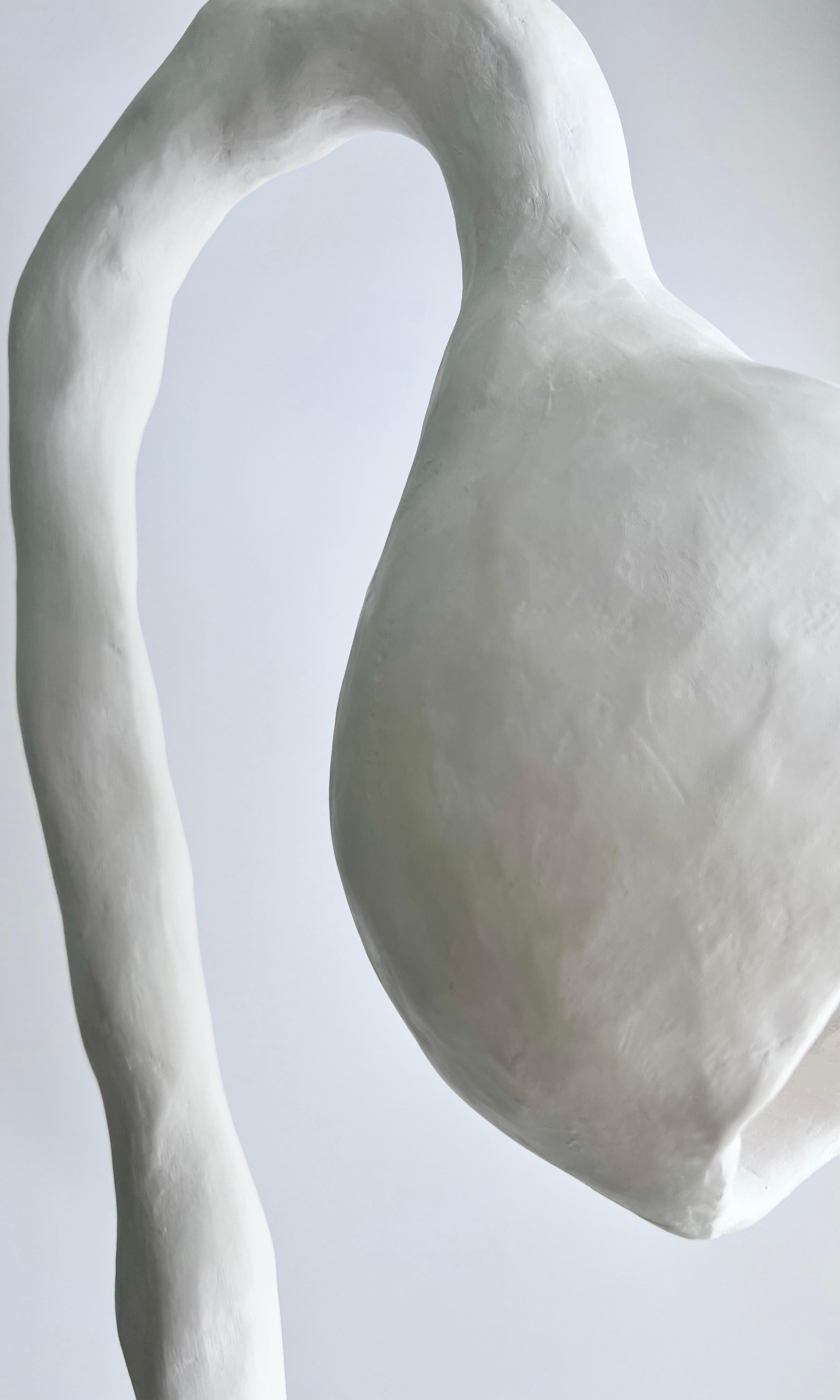 Organique Lampe biomorphique de Studio Chora, sur pied, pierre calcaire blanche, fabriquée sur commande en vente