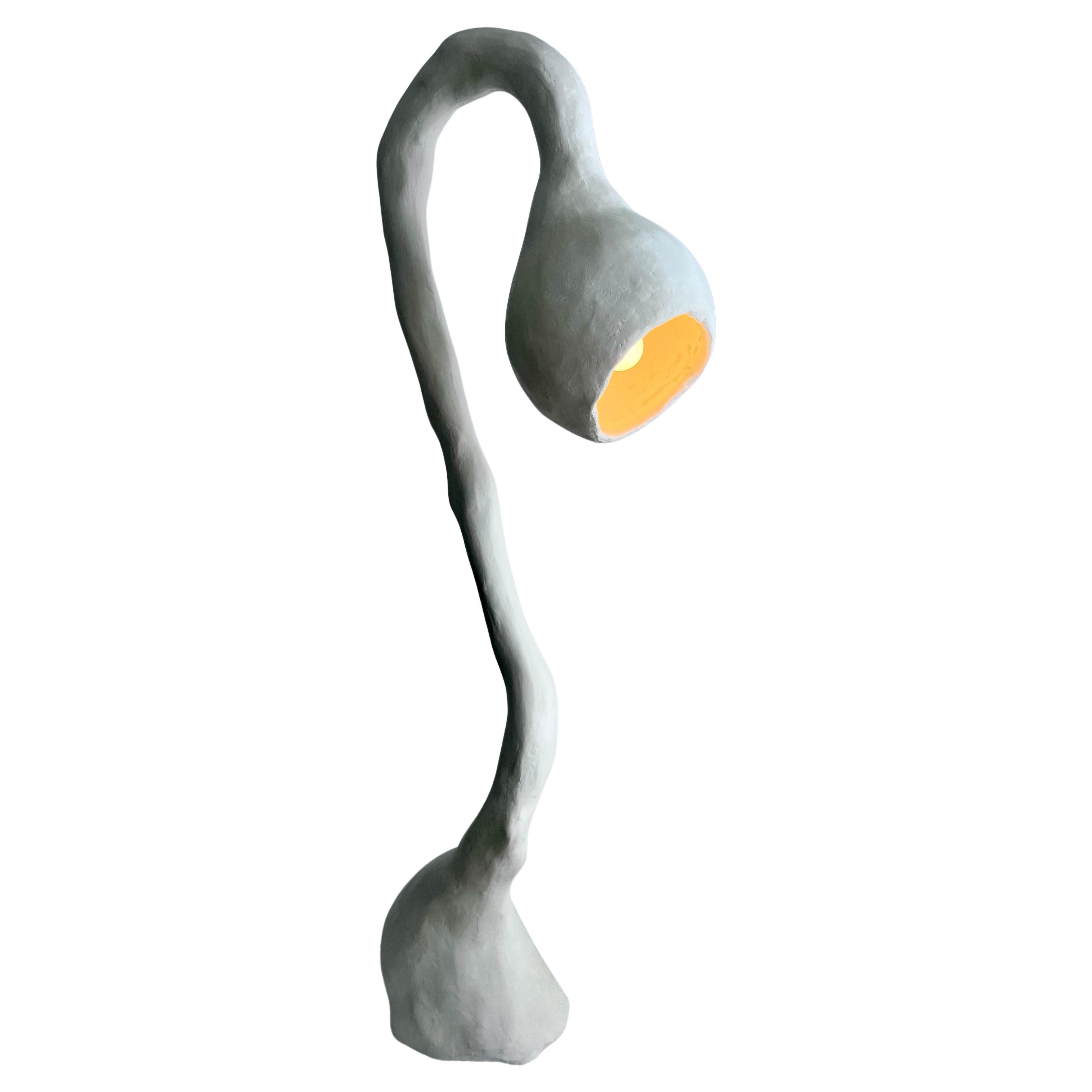 Lampadaire personnalisé en pierre, ligne biomorphique de Studio Chora, lampe sur commande