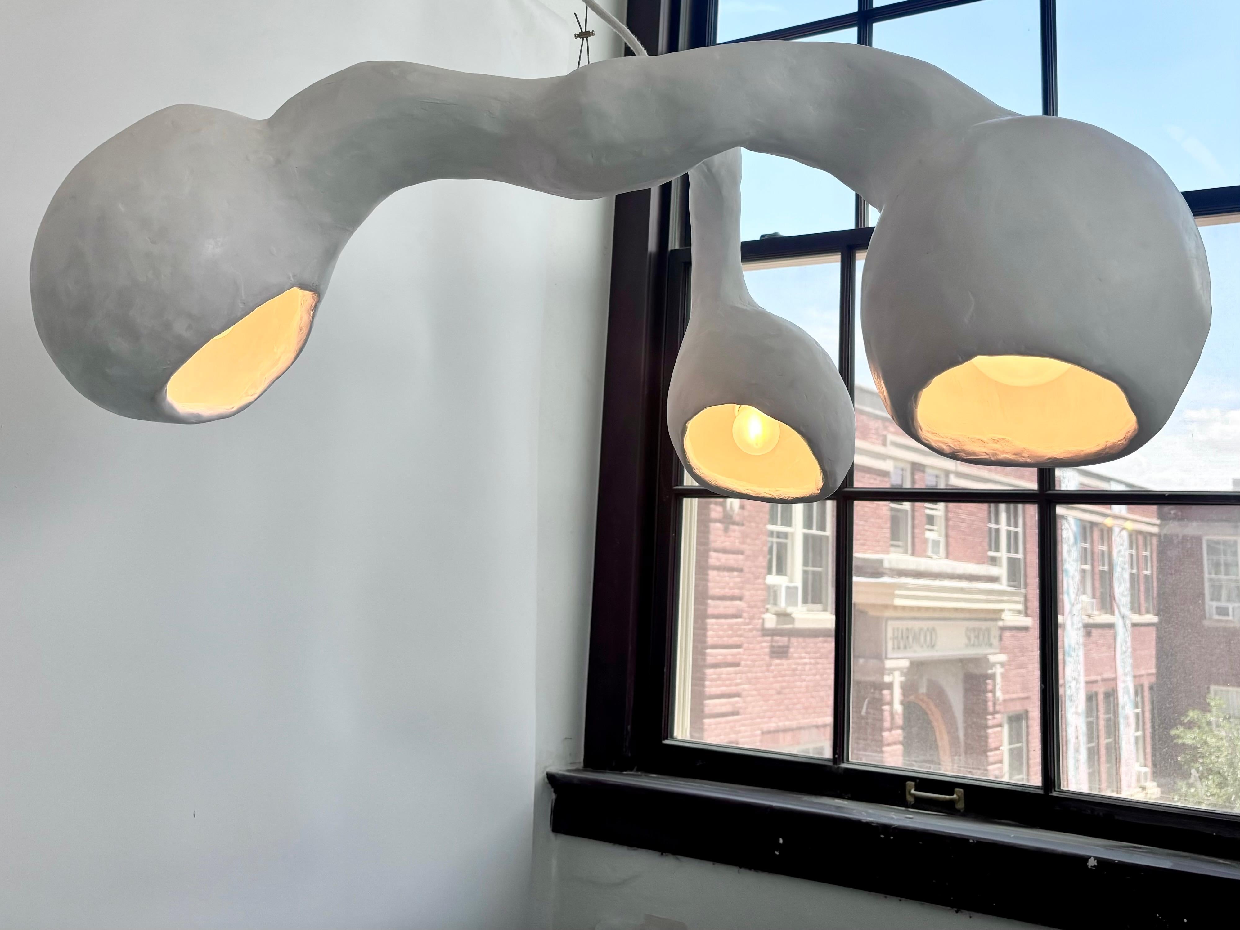 XXI secolo e contemporaneo Biomorphic Line di Studio Chora, apparecchio di illuminazione 'Salpinx', A. Stone bianco in vendita