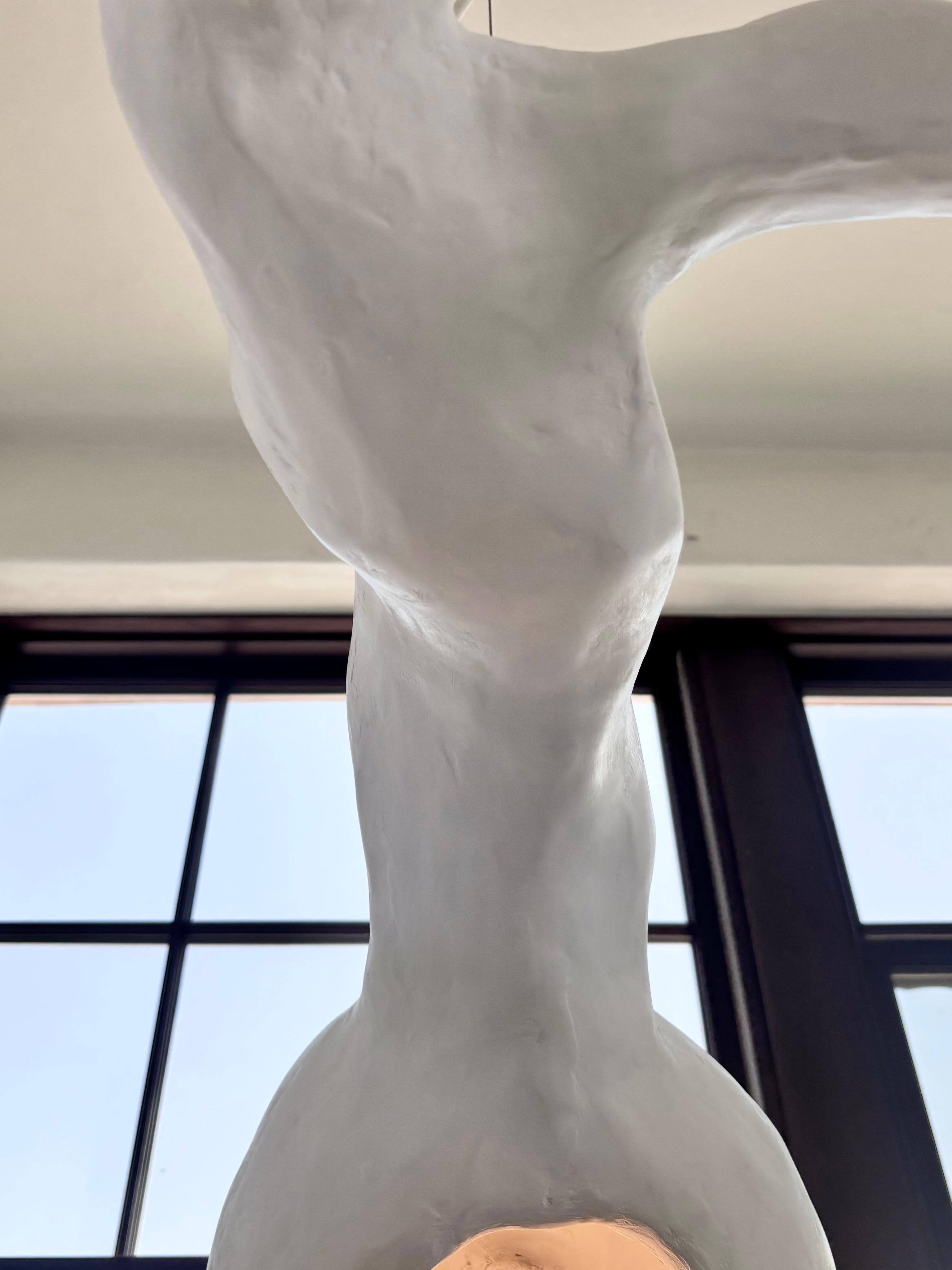 Intonaco Biomorphic Line di Studio Chora, apparecchio di illuminazione 'Salpinx', A. Stone bianco in vendita
