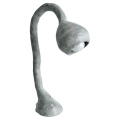 Lampe de bureau Biomorphic Line de Studio Chora, pierre calcaire grise, en stock
