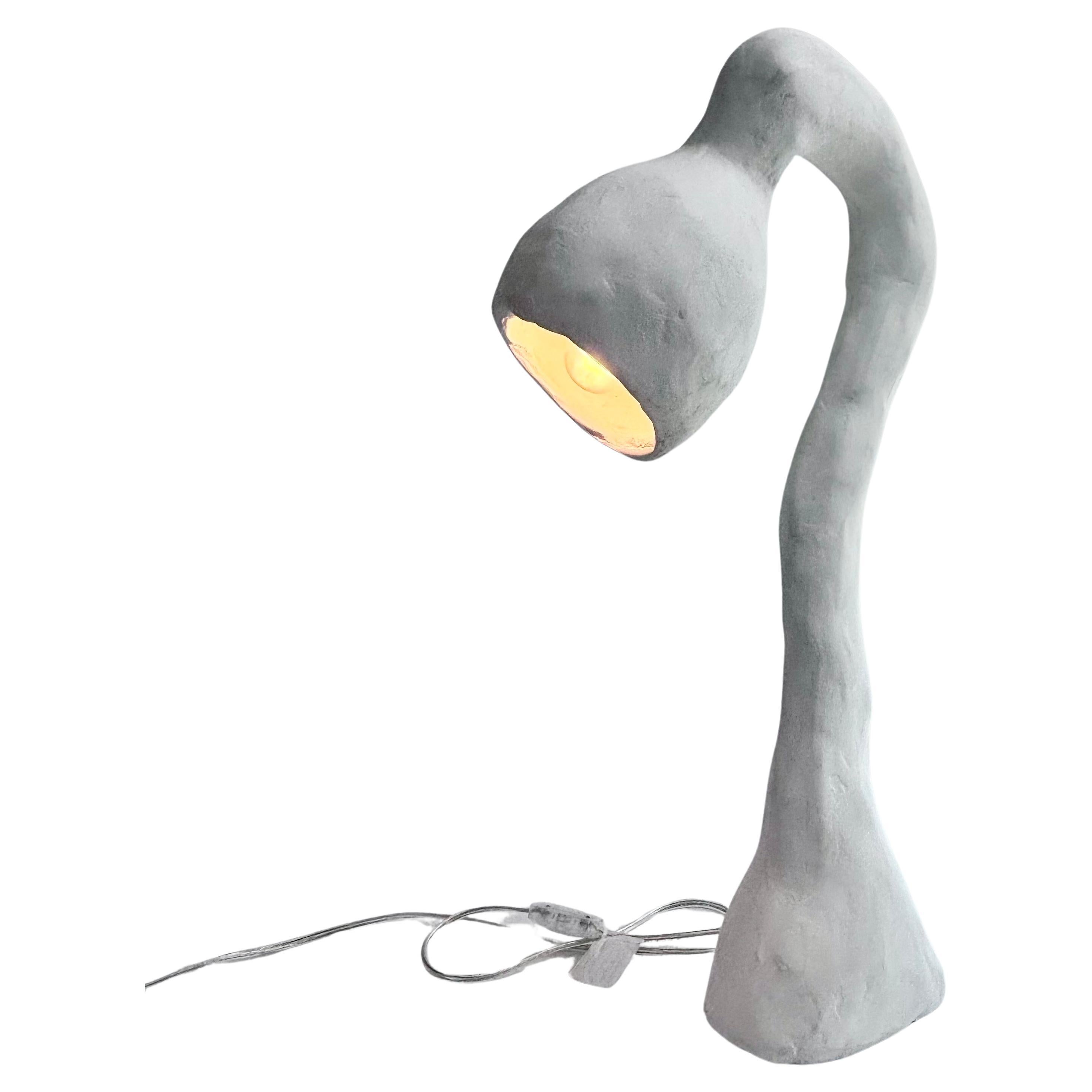 Lampe de bureau Biomorphic Line de Studio Chora, pierre calcaire blanche, en stock