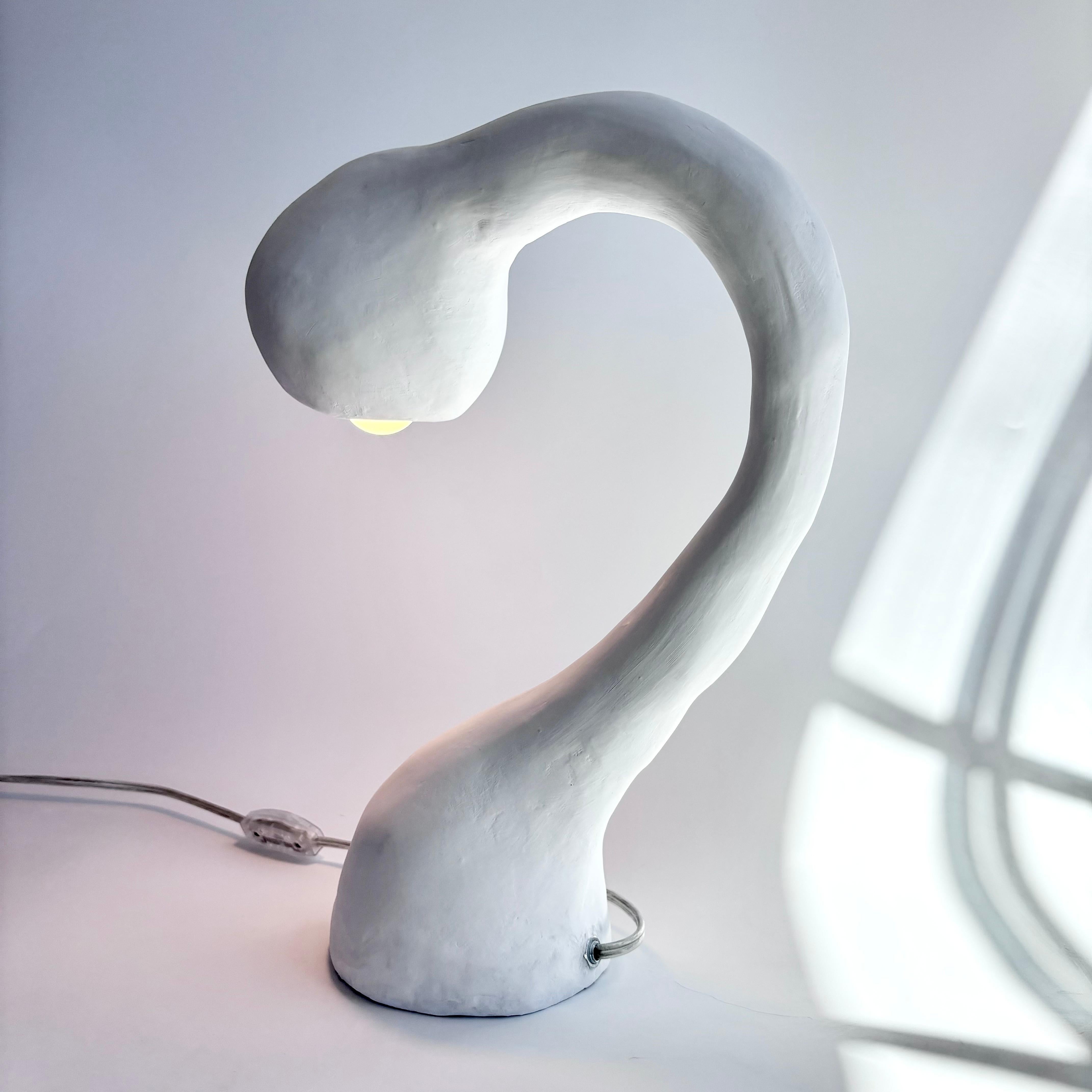Plâtre Lampe de bureau Biomorphic Line de Studio Chora, en plâtre blanc citron, en stock en vente
