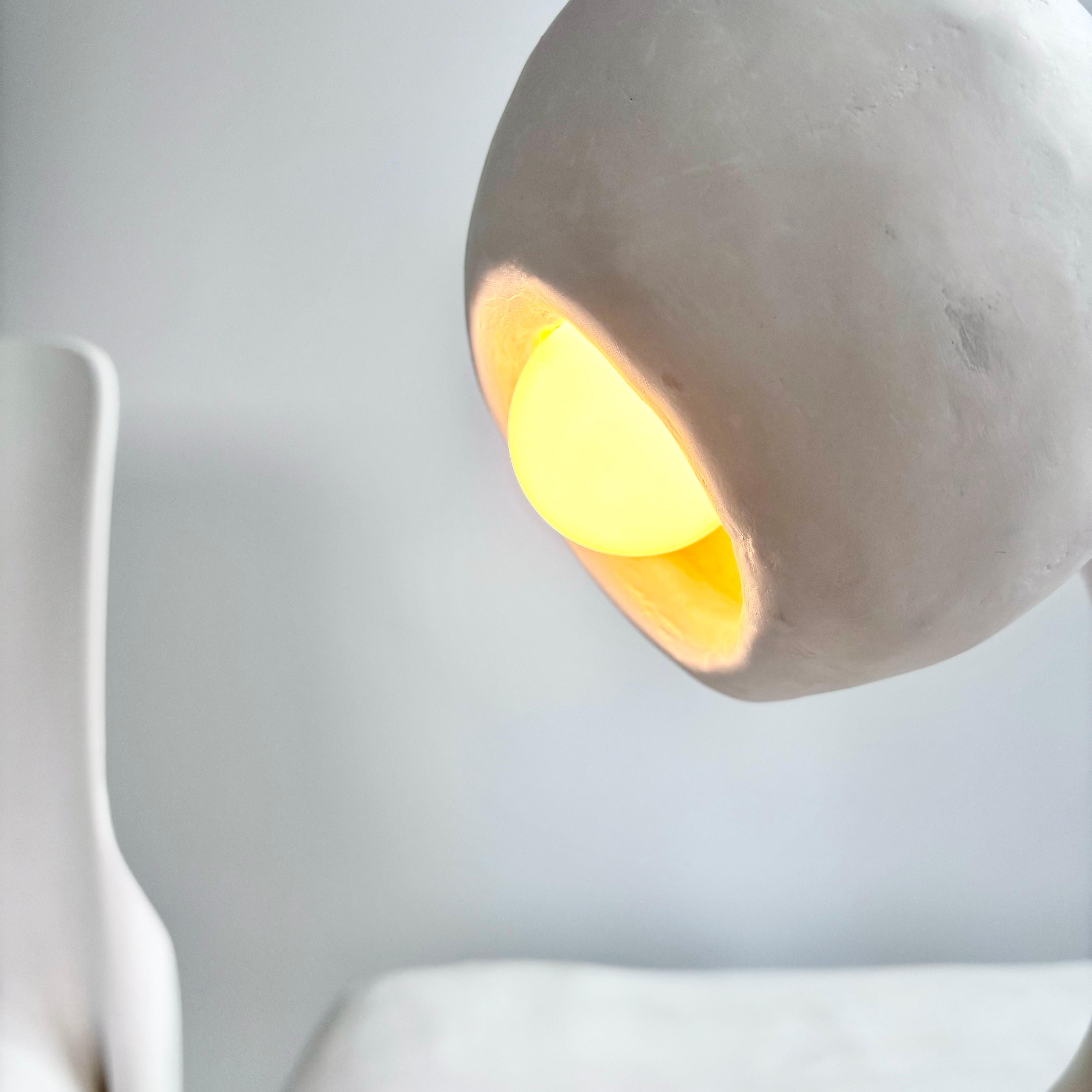 Biomorphic Line von Studio Chora, Quasten-Tischlampe, weißer Limonen Gips, auf Lager im Angebot 2