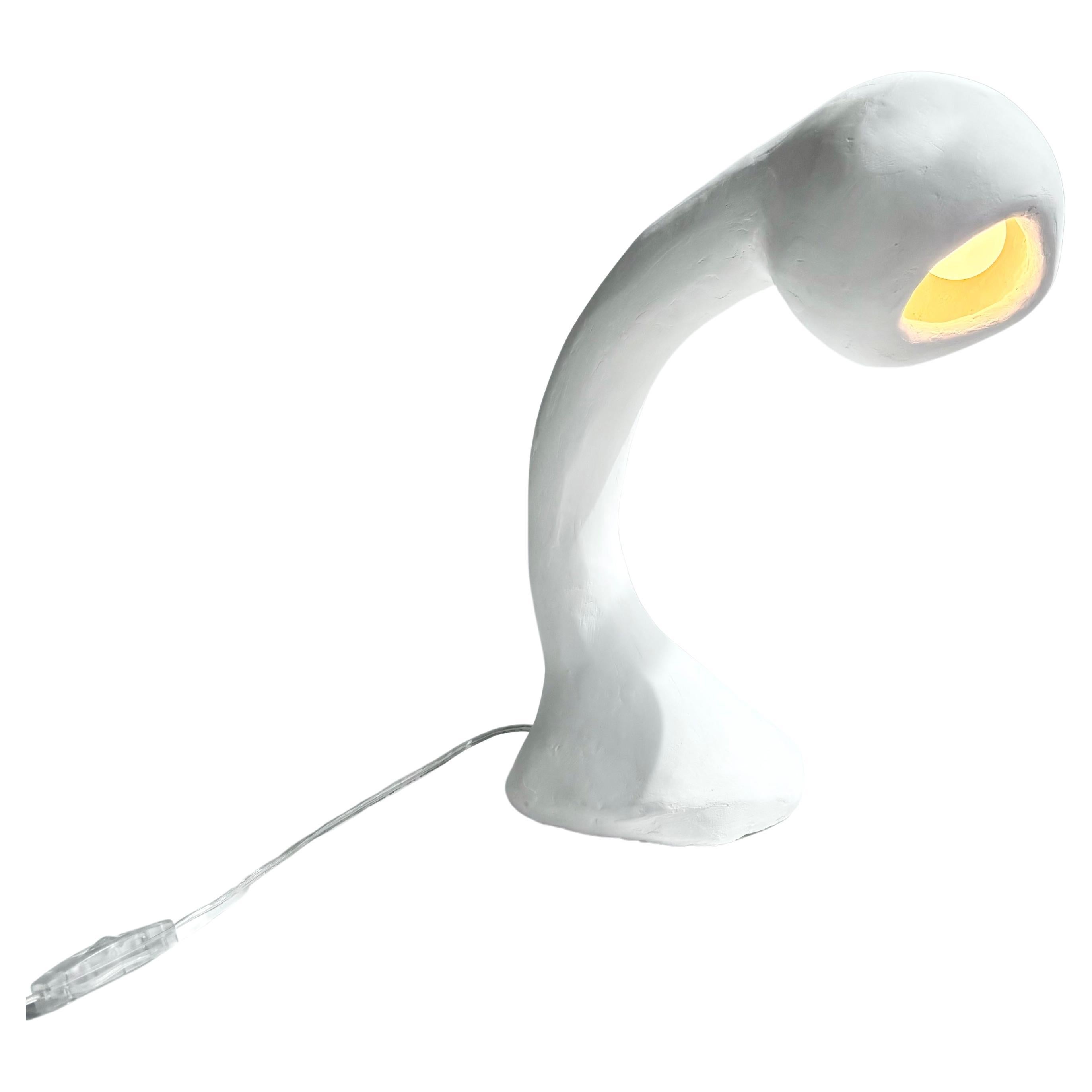Biomorphic Line von Studio Chora, Quasten-Tischlampe, weißer Limonen Gips, auf Lager im Angebot