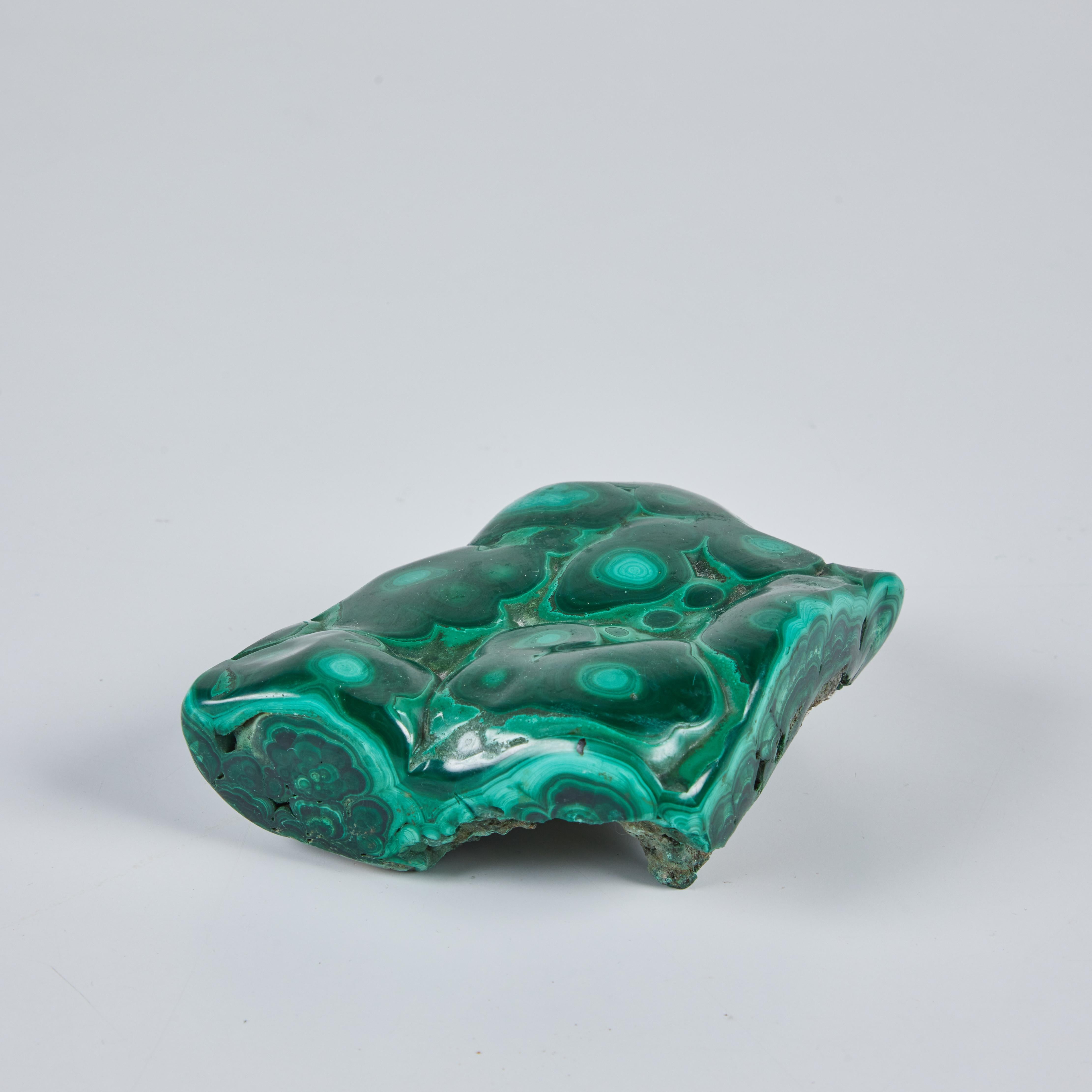 Scultura biomorfa in malachite in vendita 3