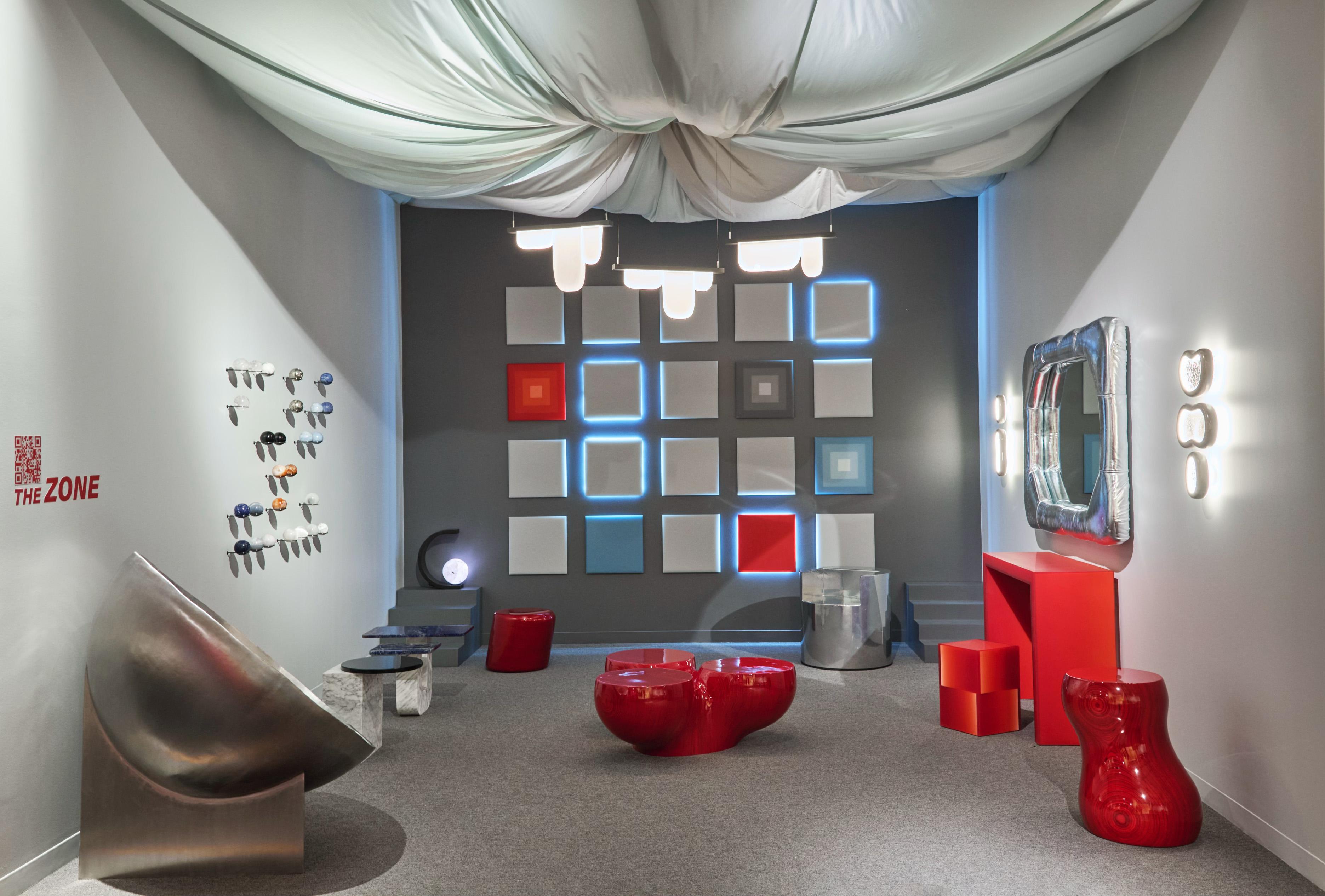 Biomorpher Spiegel aus silbernem Leder von Brandi Howe, REP von Tuleste Factory im Zustand „Neu“ im Angebot in New York, NY