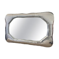Miroir biomorphique en cuir argenté de Brandi Howe, REP par Tuleste Factory