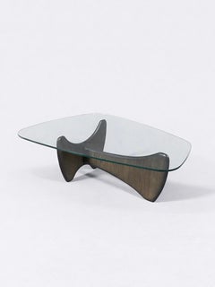 Mesa baja esculpida Biomorphic "Sanders" de Room & Board