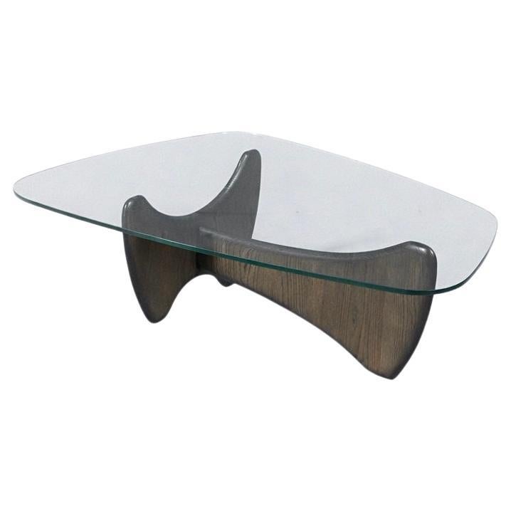 Mesa baja esculpida Biomorphic "Sanders" de Room 
Board en venta